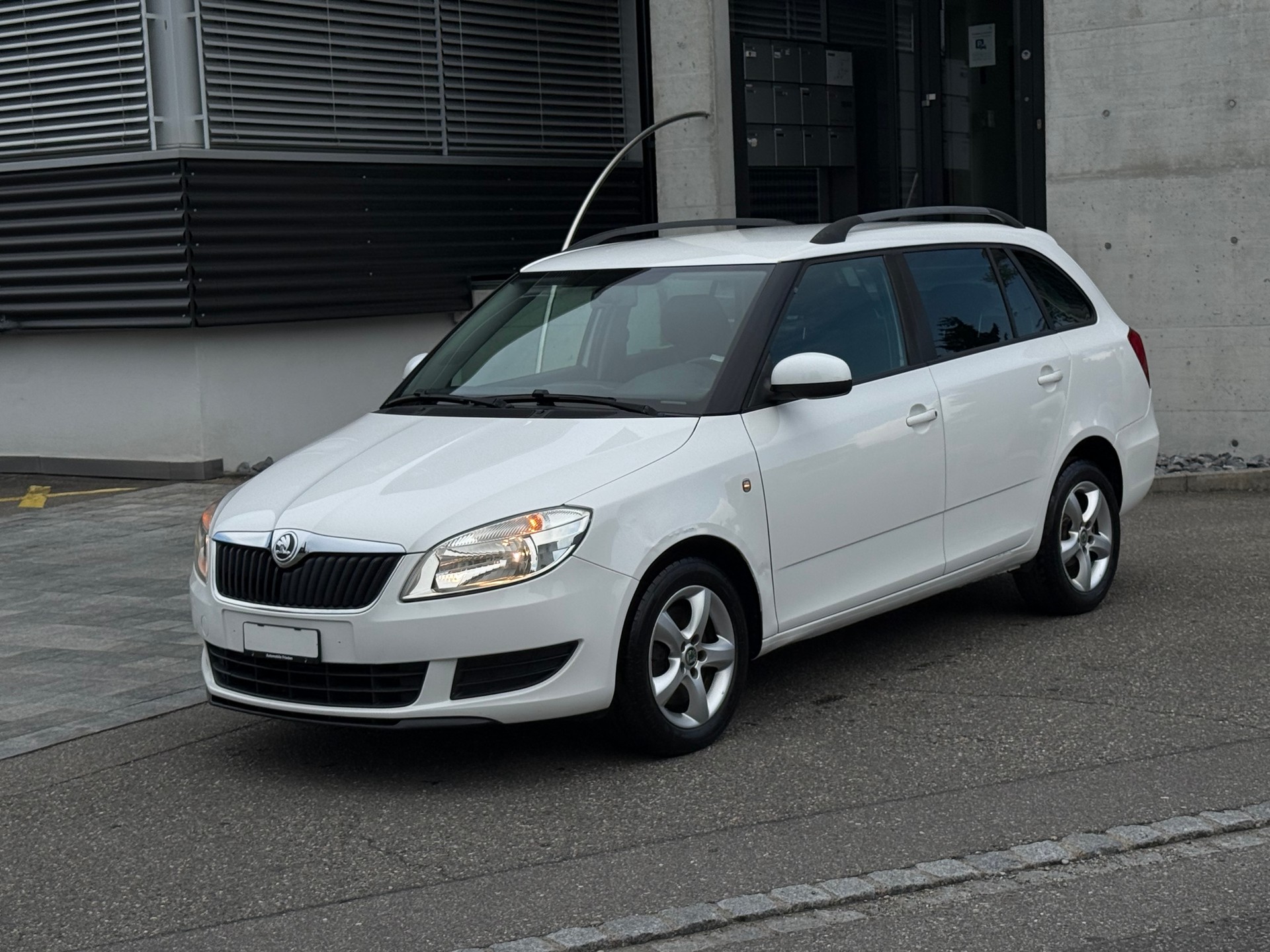 SKODA Fabia 1.2 TSI Elegance DSG-image-1