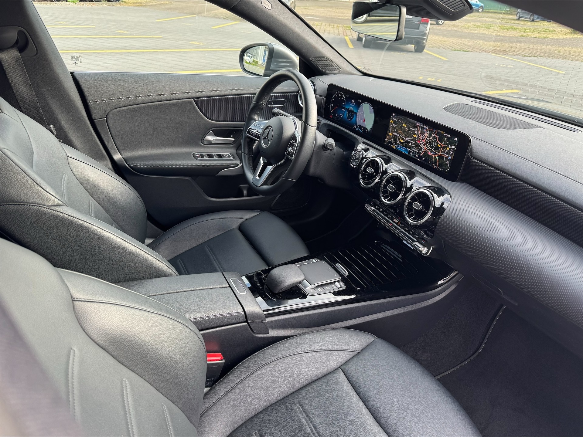 MERCEDES-BENZ CLA 200 Progressive-image-9