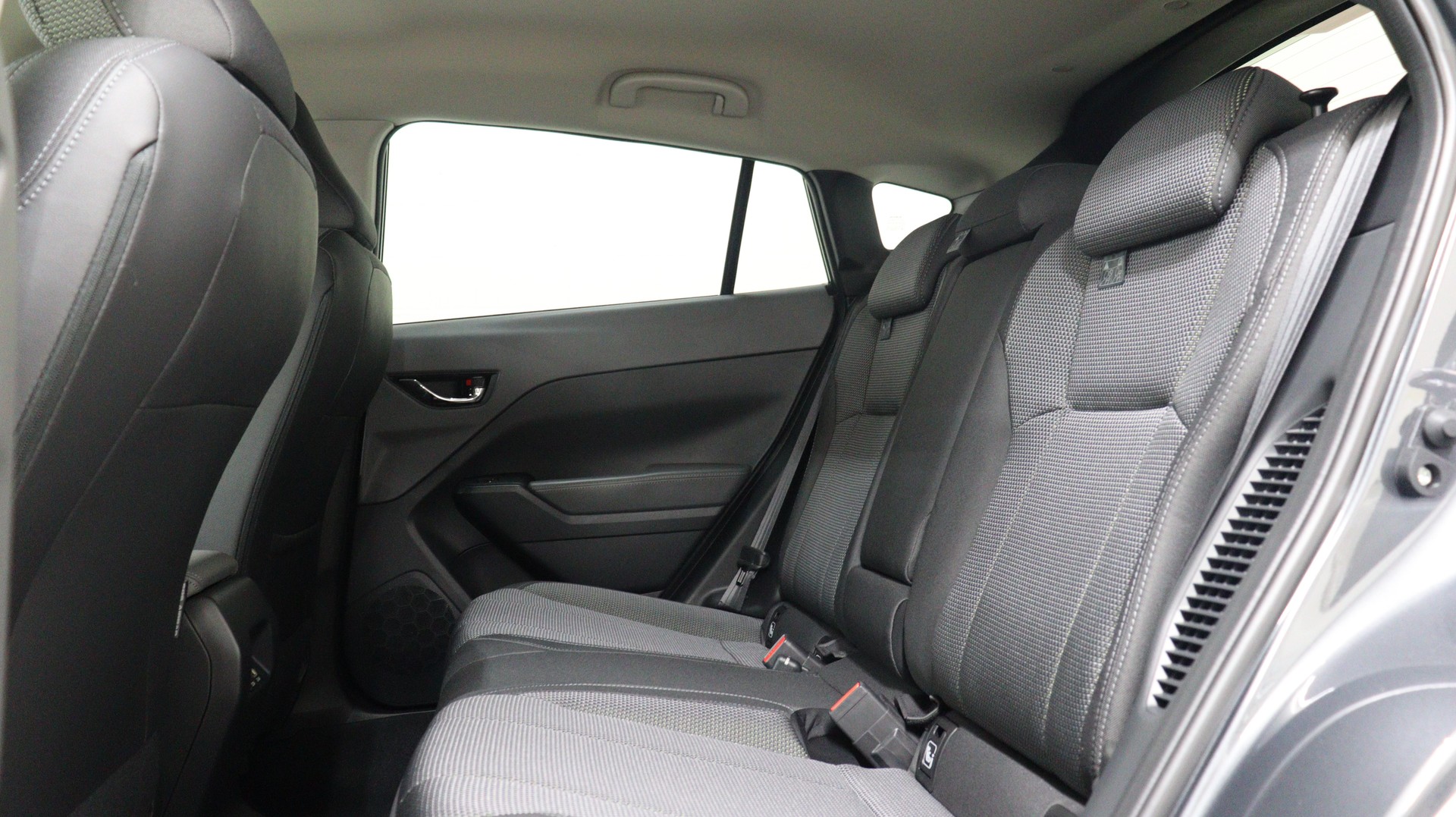 SUBARU Crosstrek 2.0i e-Boxer Swiss Plus-image-3
