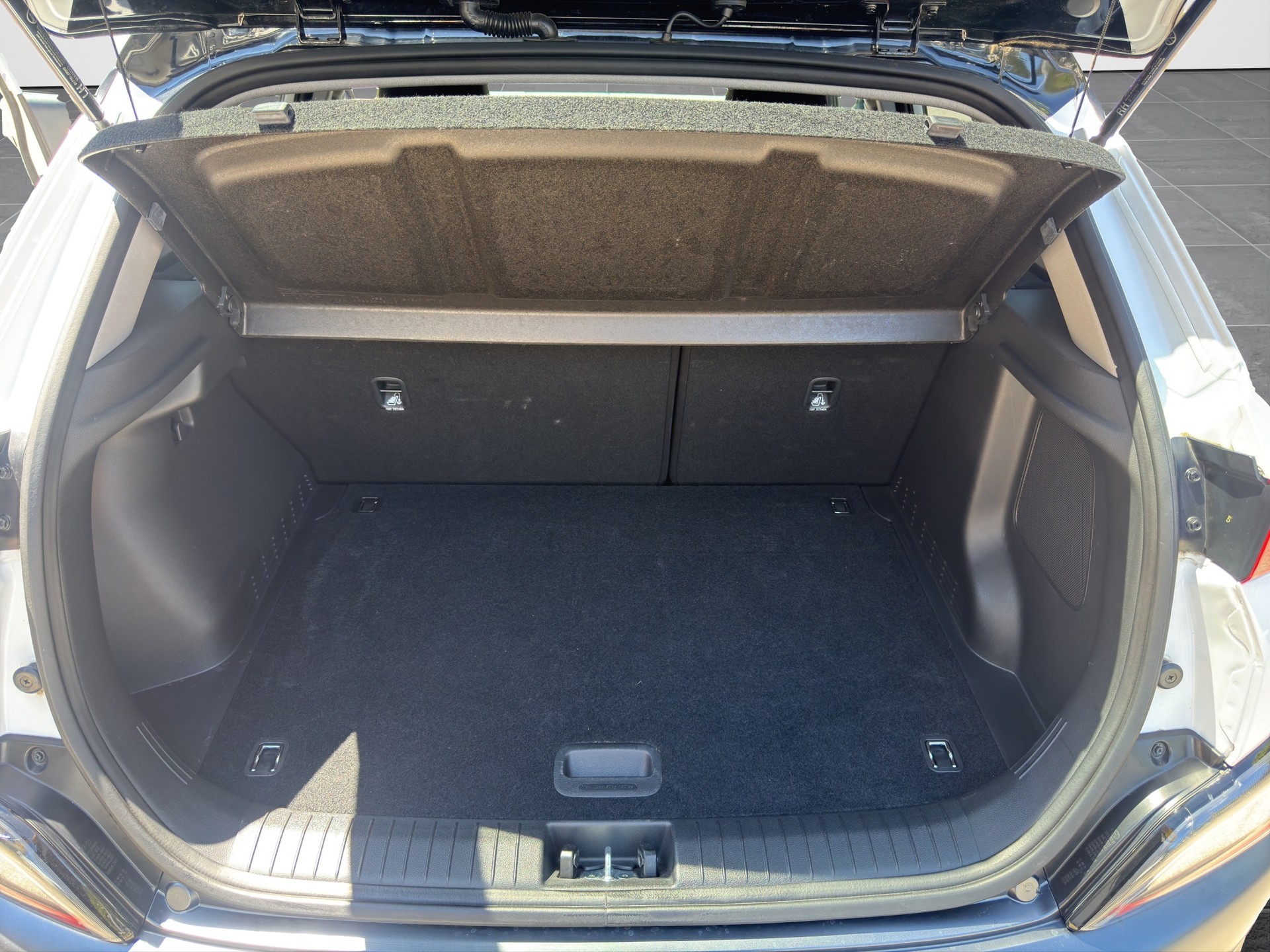 HYUNDAI Kona 1.6 GDi HEV Amplia DCT-image-11