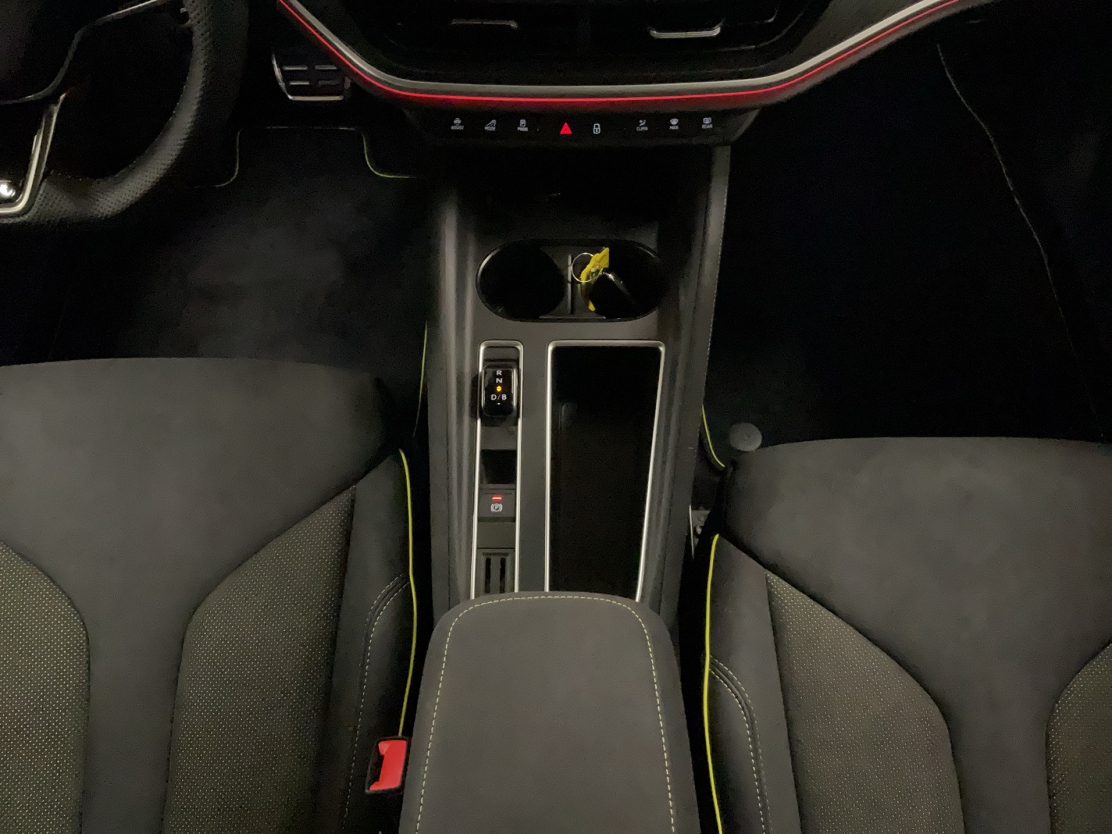 SKODA I AHK I 360 Kamera I Head-Up- Display I-image-11