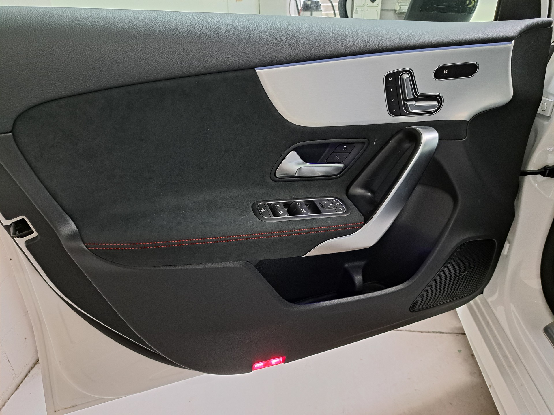 MERCEDES-BENZ A 200 Night Star 7G-DCT-image-10