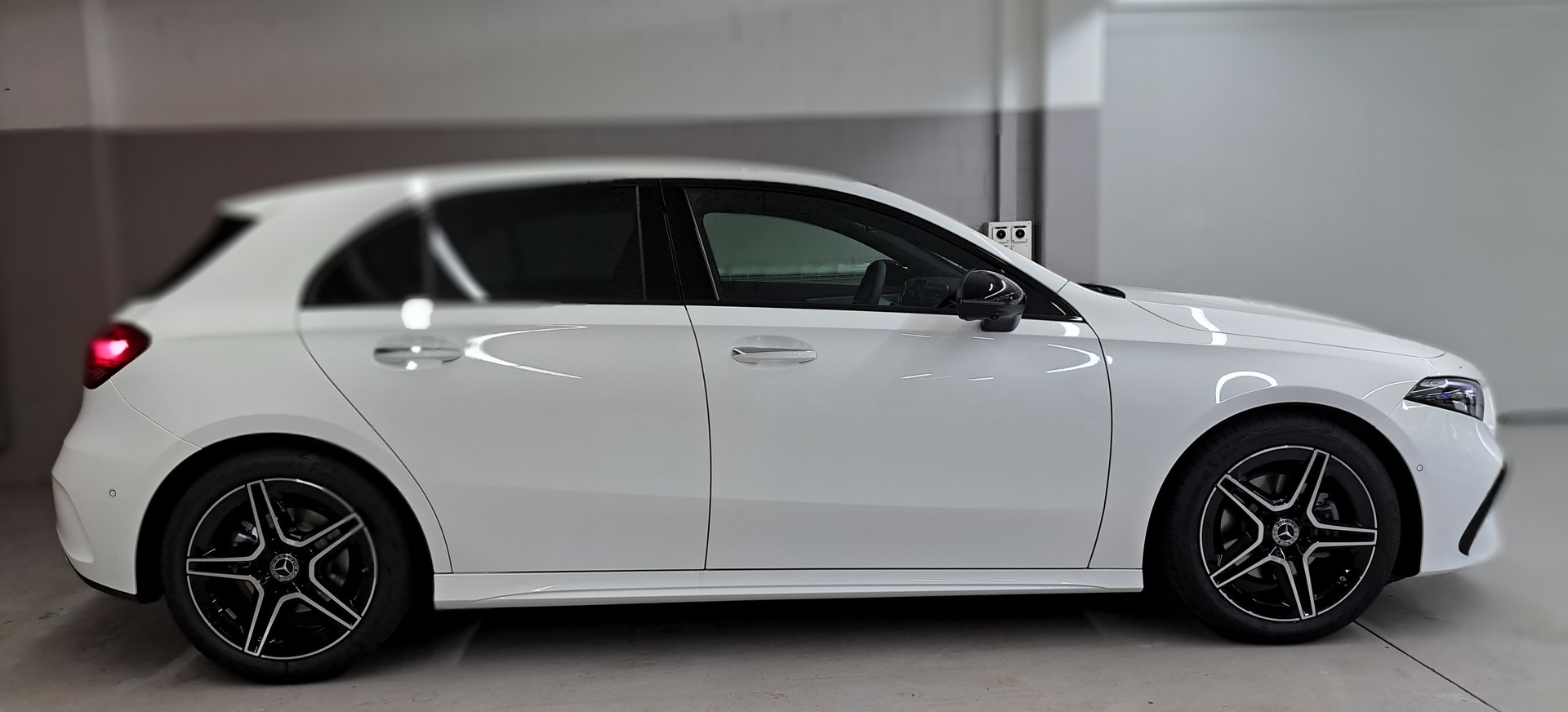 MERCEDES-BENZ A 200 Night Star 7G-DCT-image-1