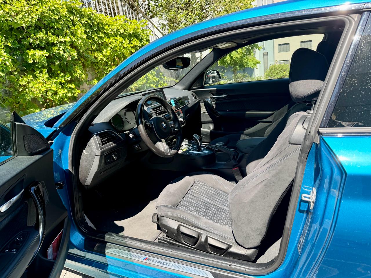 BMW M240i xDrive-image-1