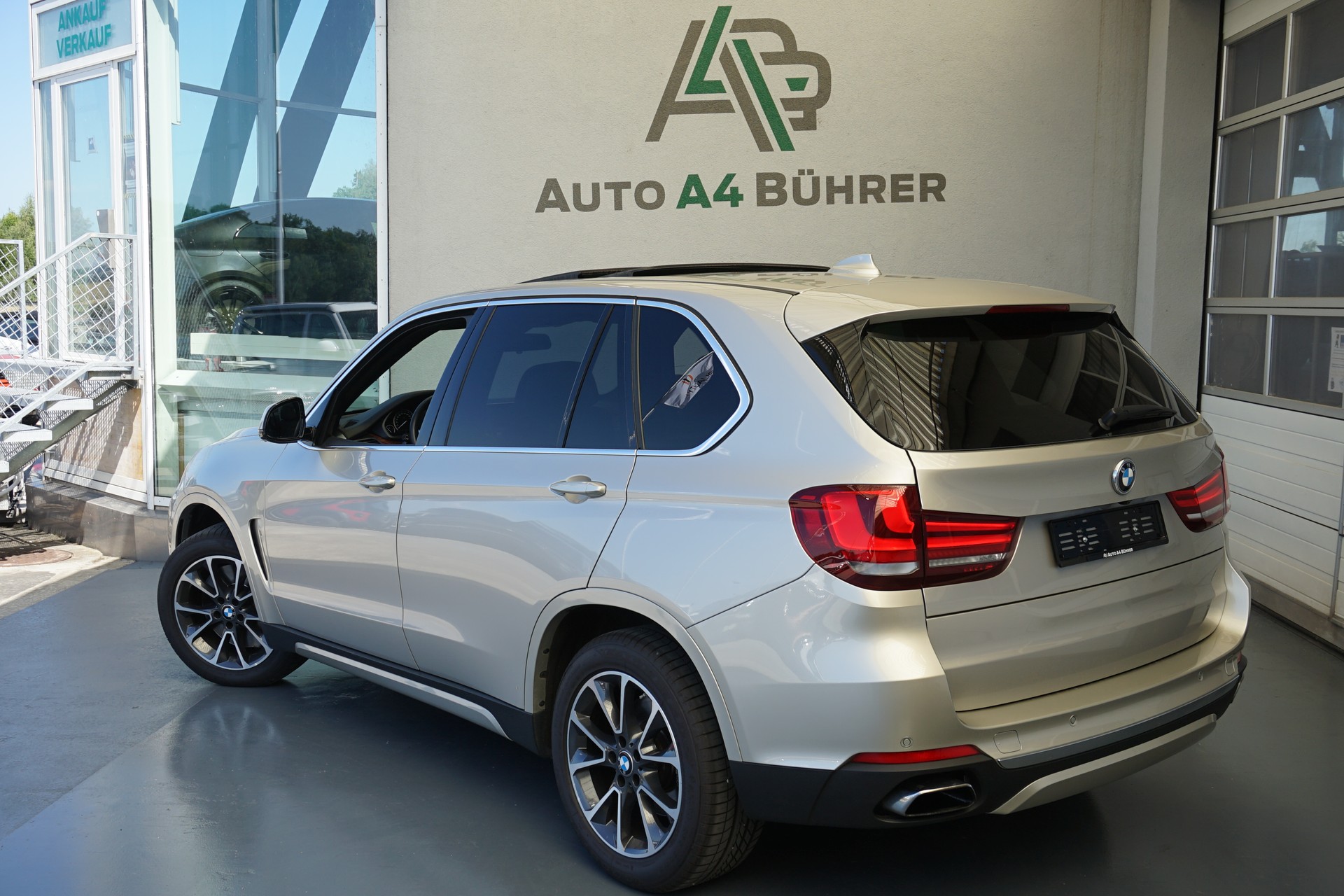 BMW X5 xDrive 50i-image-6