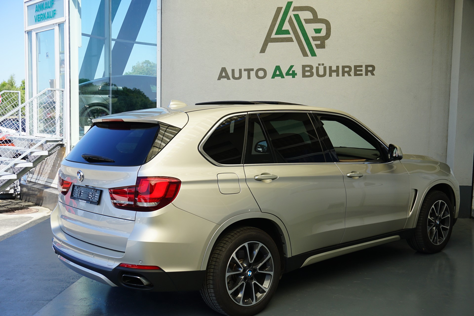 BMW X5 xDrive 50i-image-8