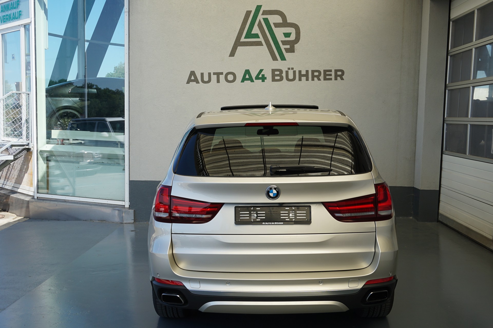 BMW X5 xDrive 50i-image-10
