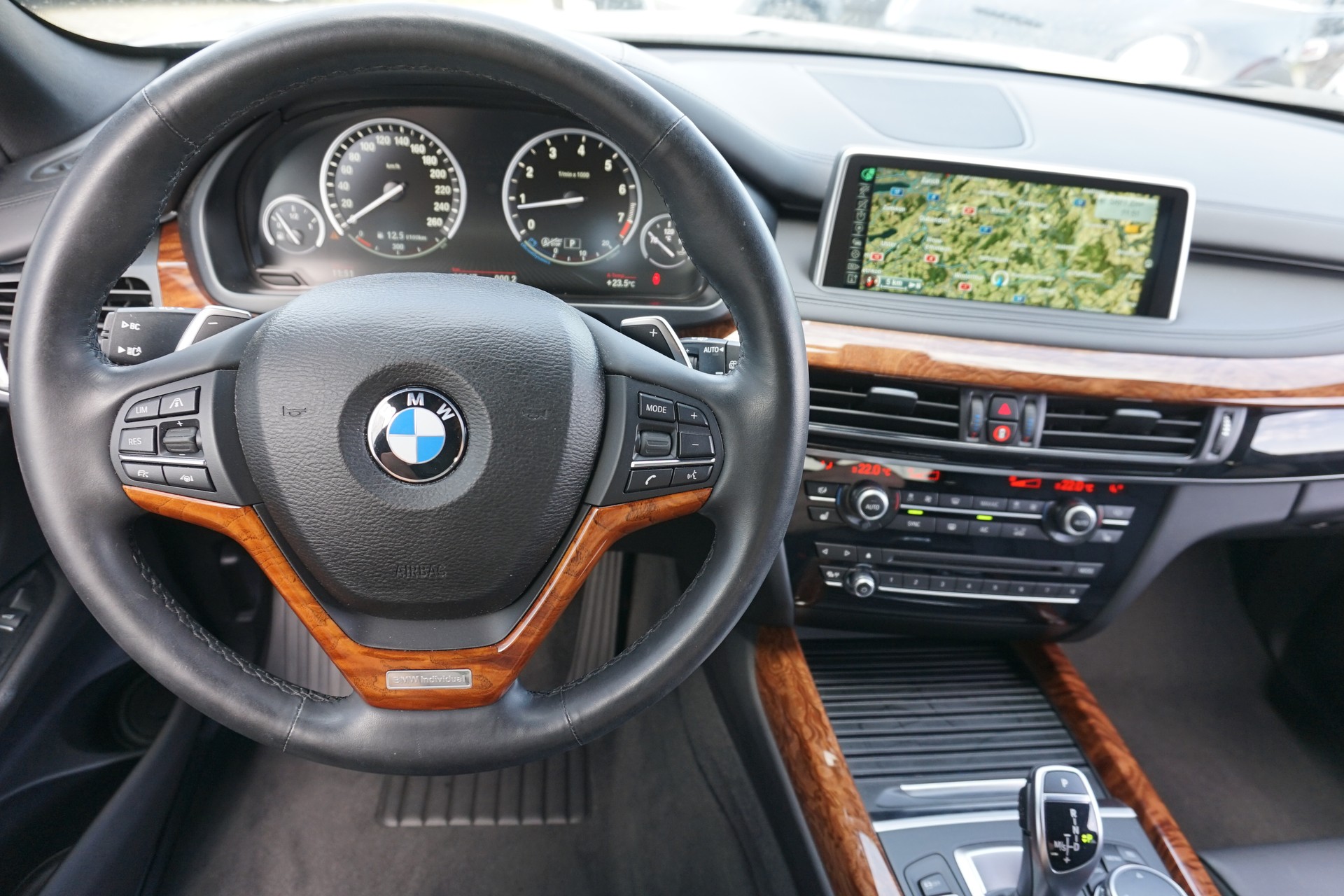 BMW X5 xDrive 50i-image-14