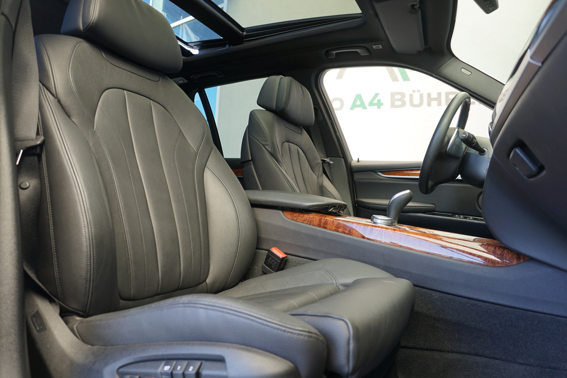 BMW X5 xDrive 50i-image-22