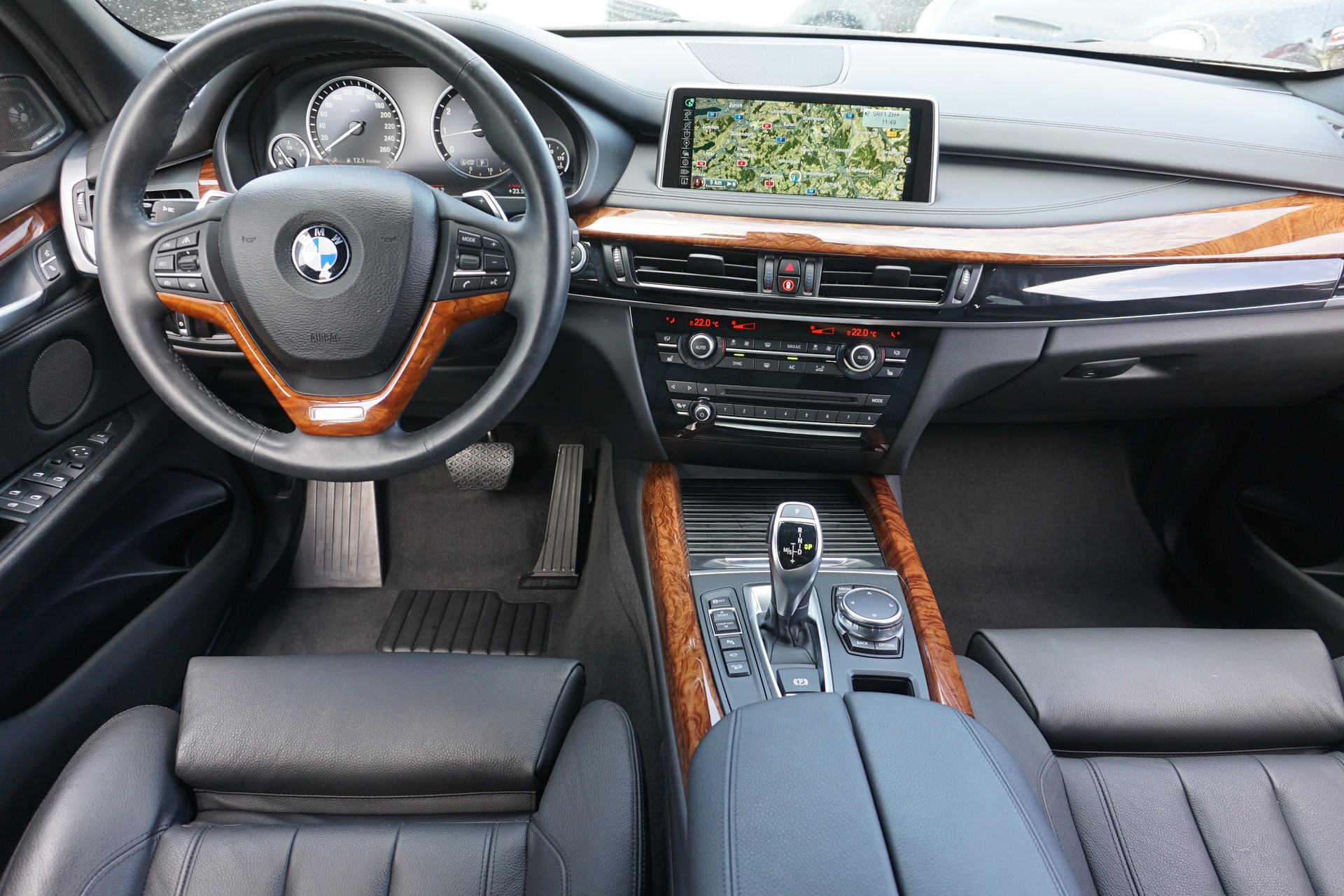 BMW X5 xDrive 50i-image-13