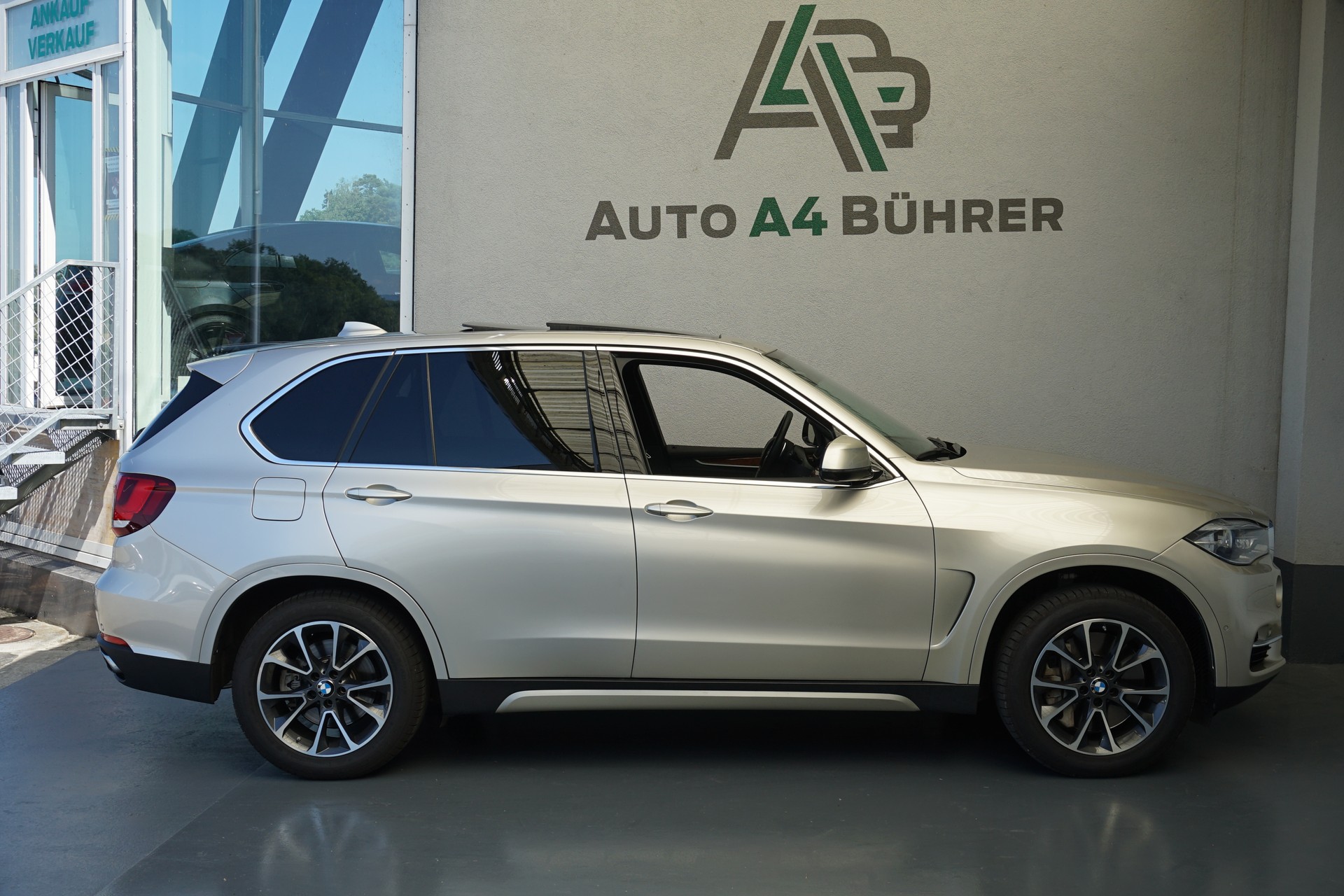 BMW X5 xDrive 50i-image-5