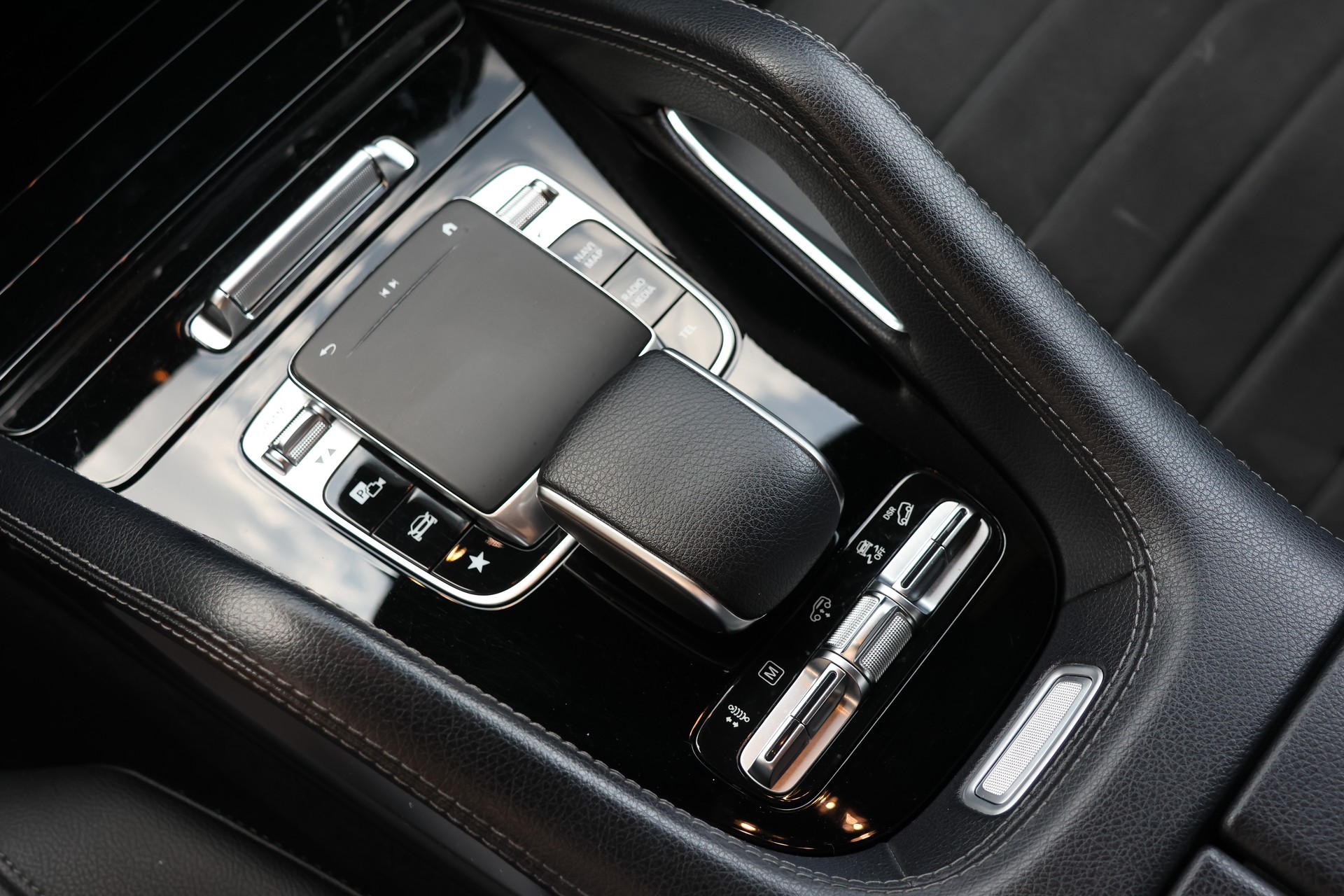 MERCEDES-BENZ GLE 450 4Matic AMG Line 9G-Tronic-image-15