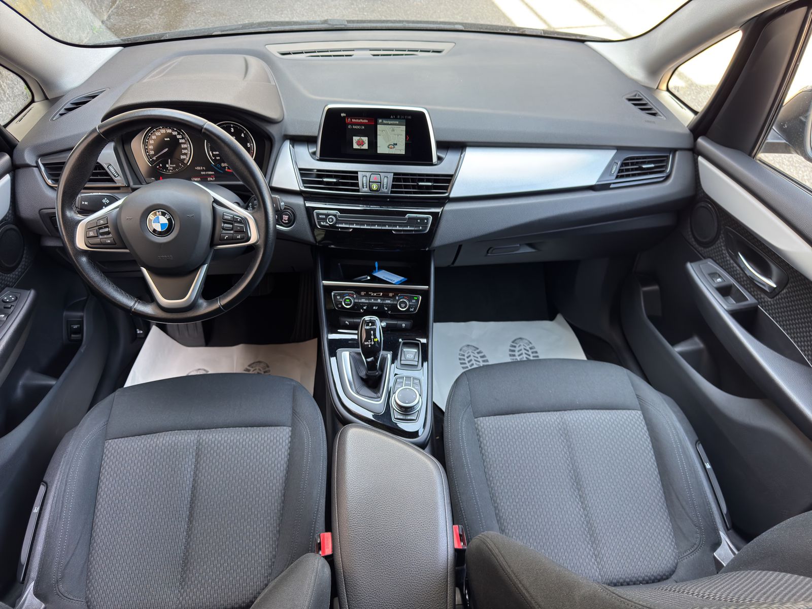 BMW 218d Gran Tourer Steptronic-image-11