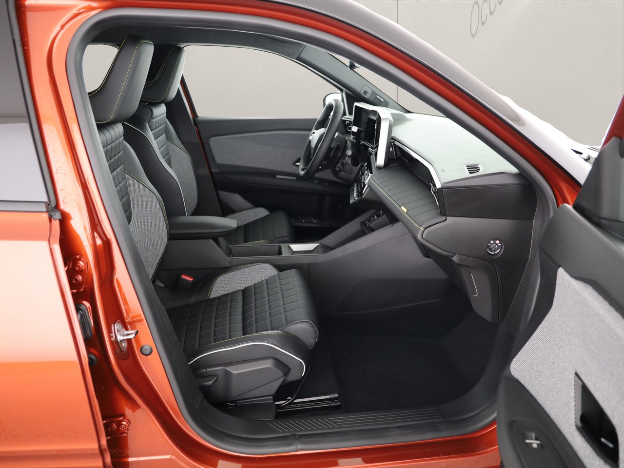 RENAULT R4 E-Tech Comfort Range iconic-image-5