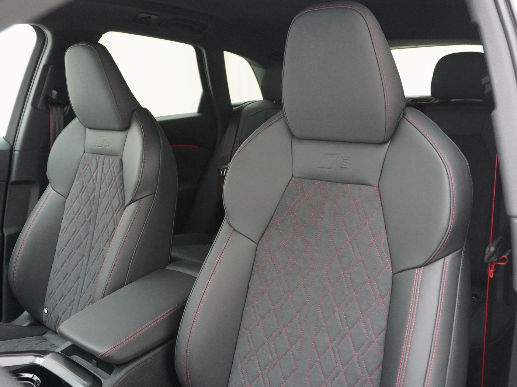 AUDI Q5 2.0 TDI S line quattro S-Tronic-image-5