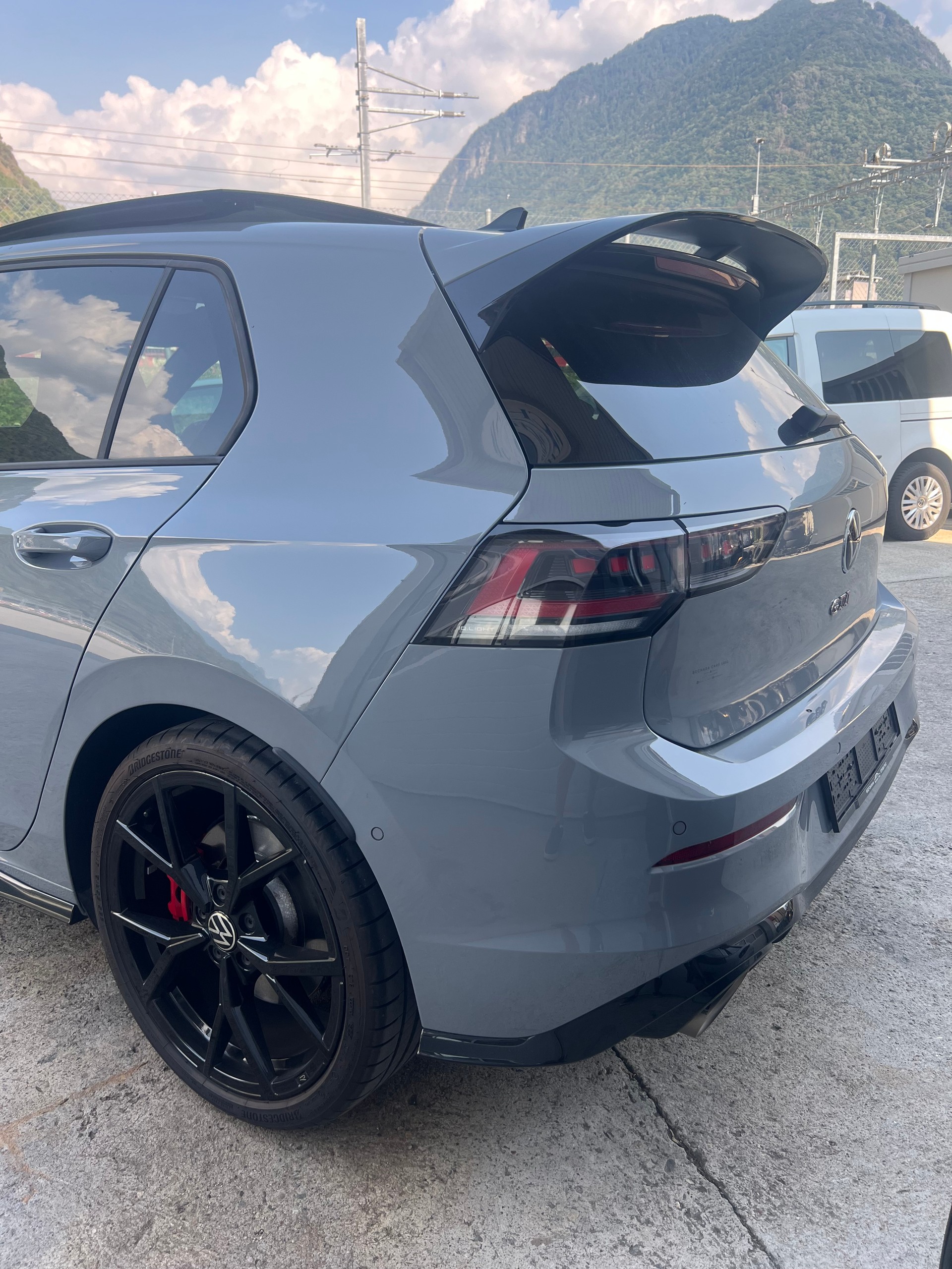 VW Golf 2.0 TSI GTI Clubsport Facelift DSG - Nardo Gray - Panorama - Akrapovic - Leasing 569.-/mese con 0.- acconto-image-4