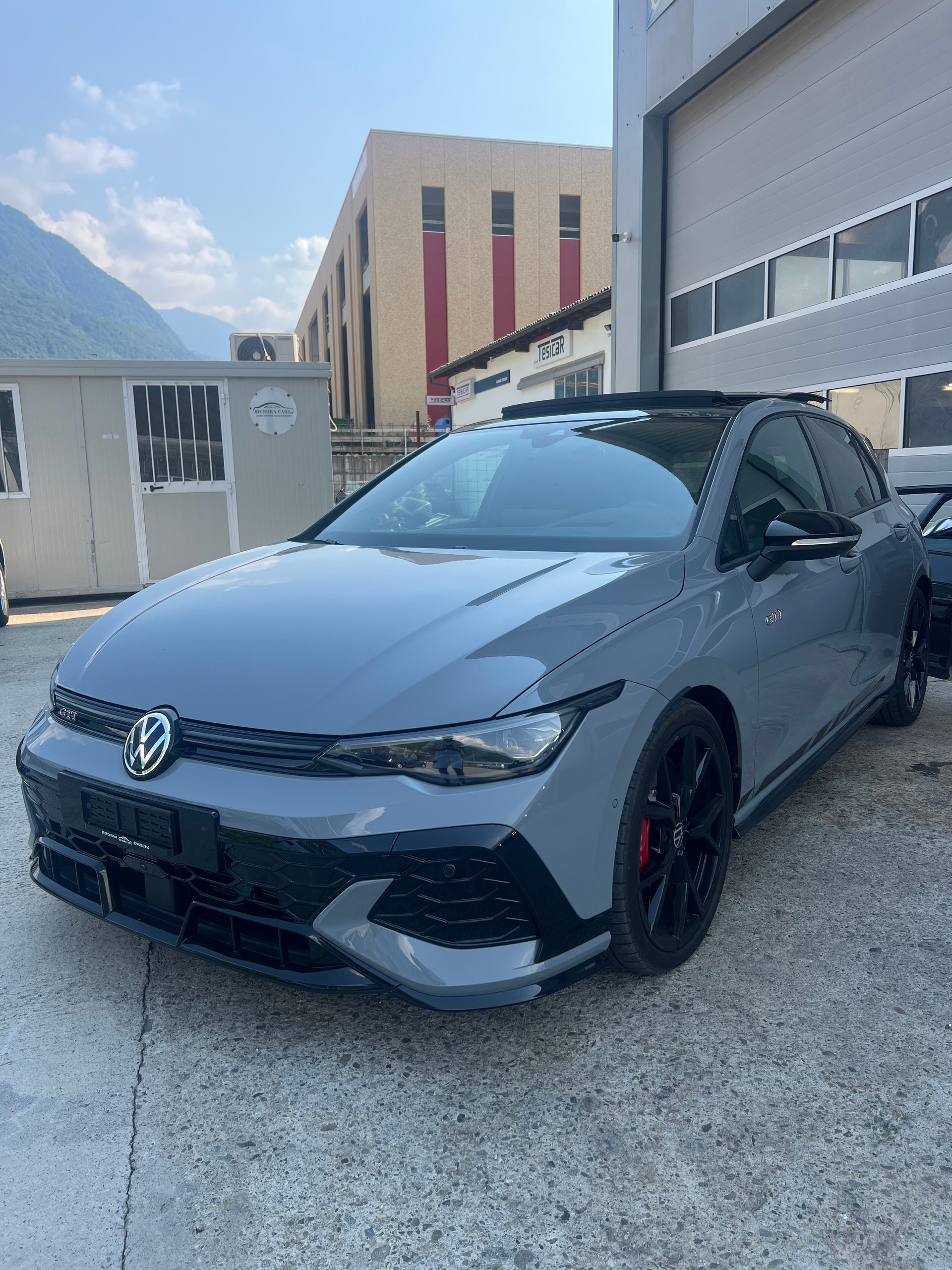 VW Golf 2.0 TSI GTI Clubsport Facelift DSG - Nardo Gray - Panorama - Akrapovic - Leasing 569.-/mese con 0.- acconto-image-2
