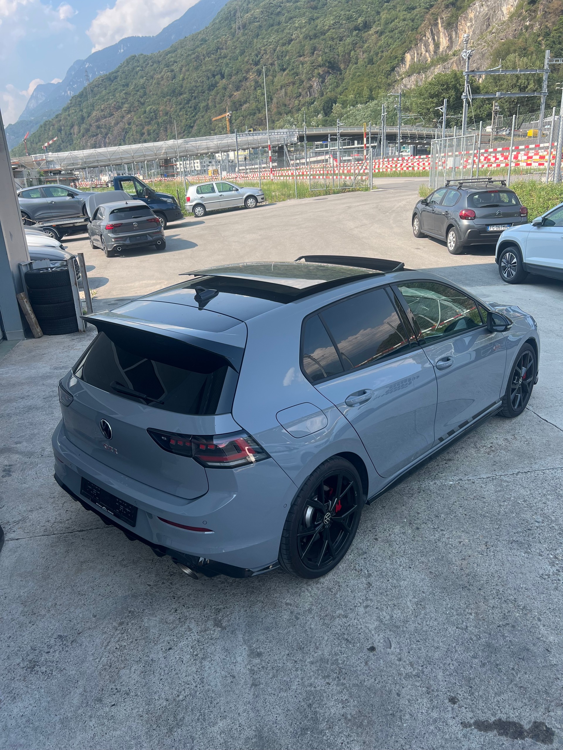 VW Golf 2.0 TSI GTI Clubsport Facelift DSG - Nardo Gray - Panorama - Akrapovic - Leasing 569.-/mese con 0.- acconto-image-6