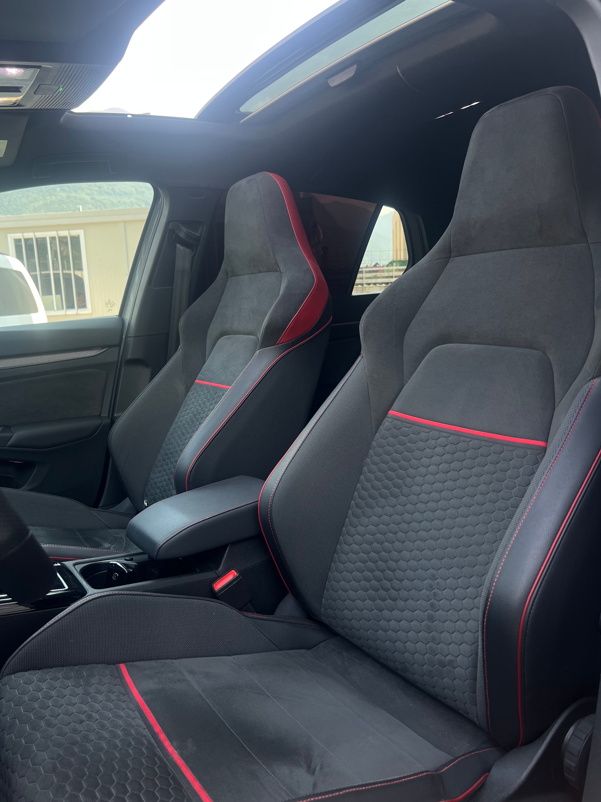VW Golf 2.0 TSI GTI Clubsport Facelift DSG - Nardo Gray - Panorama - Akrapovic - Leasing 569.-/mese con 0.- acconto-image-10