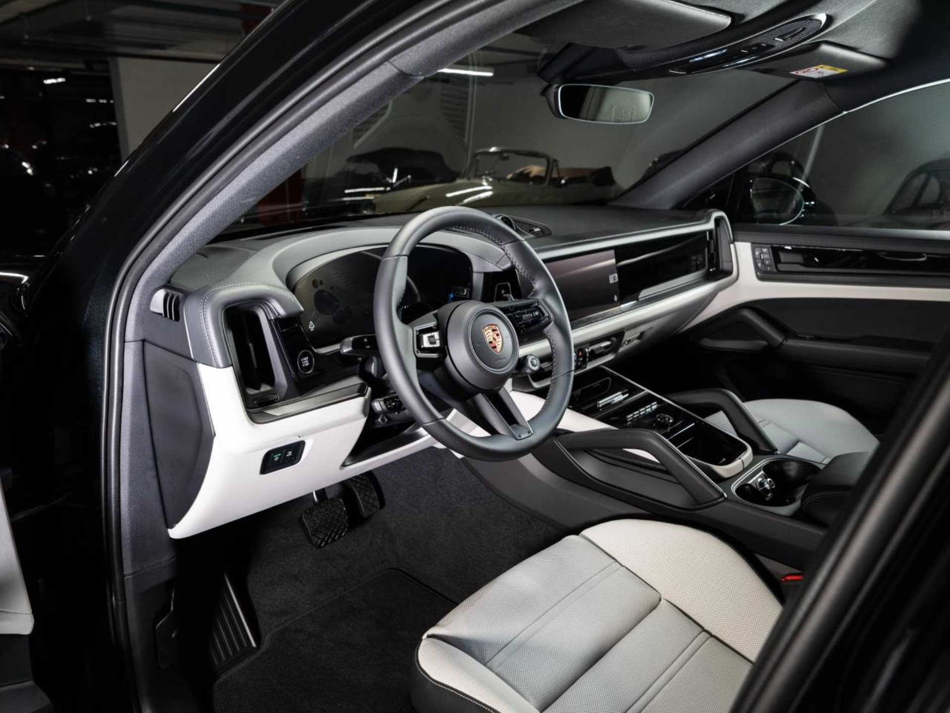PORSCHE Cayenne E-Hybrid Coupé Black Edition-image-3