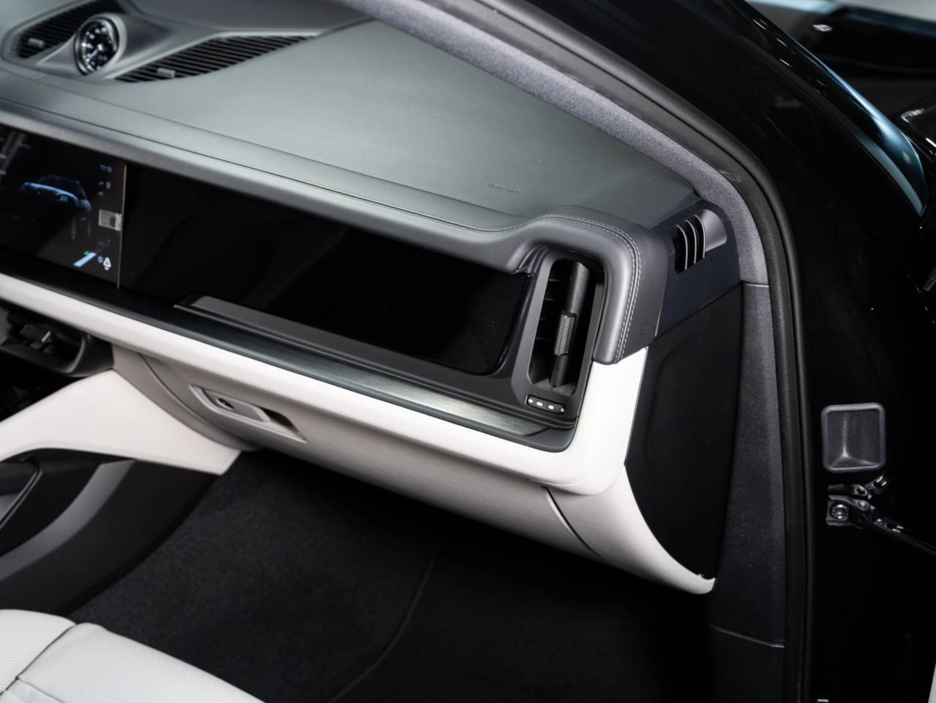 PORSCHE Cayenne E-Hybrid Coupé Black Edition-image-11