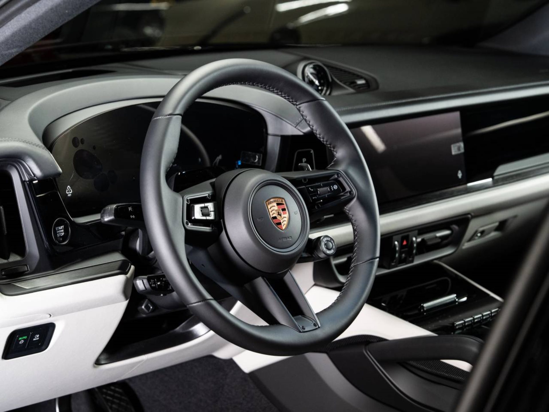 PORSCHE Cayenne E-Hybrid Coupé Black Edition-image-8