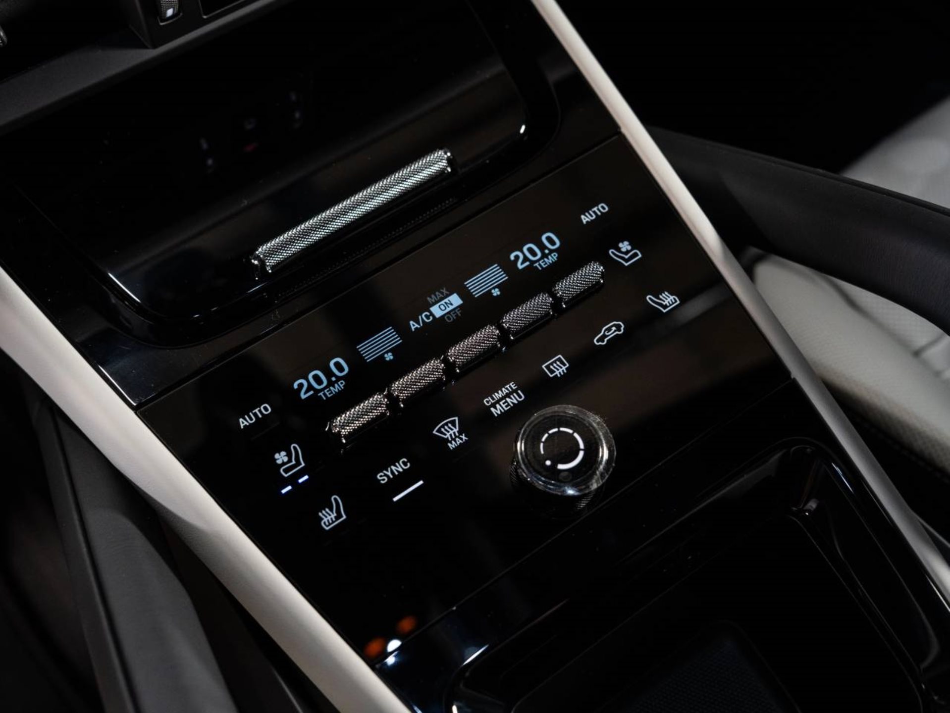 PORSCHE Cayenne E-Hybrid Coupé Black Edition-image-15