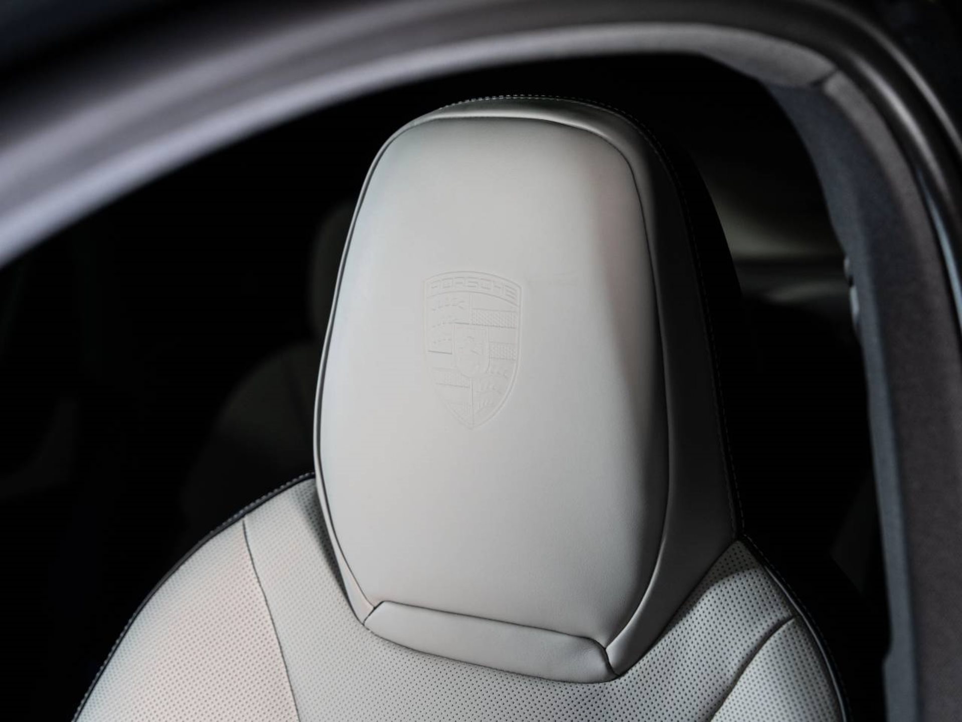 PORSCHE Cayenne E-Hybrid Coupé Black Edition-image-18