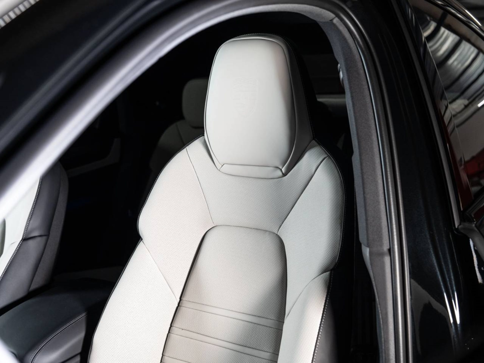 PORSCHE Cayenne E-Hybrid Coupé Black Edition-image-16