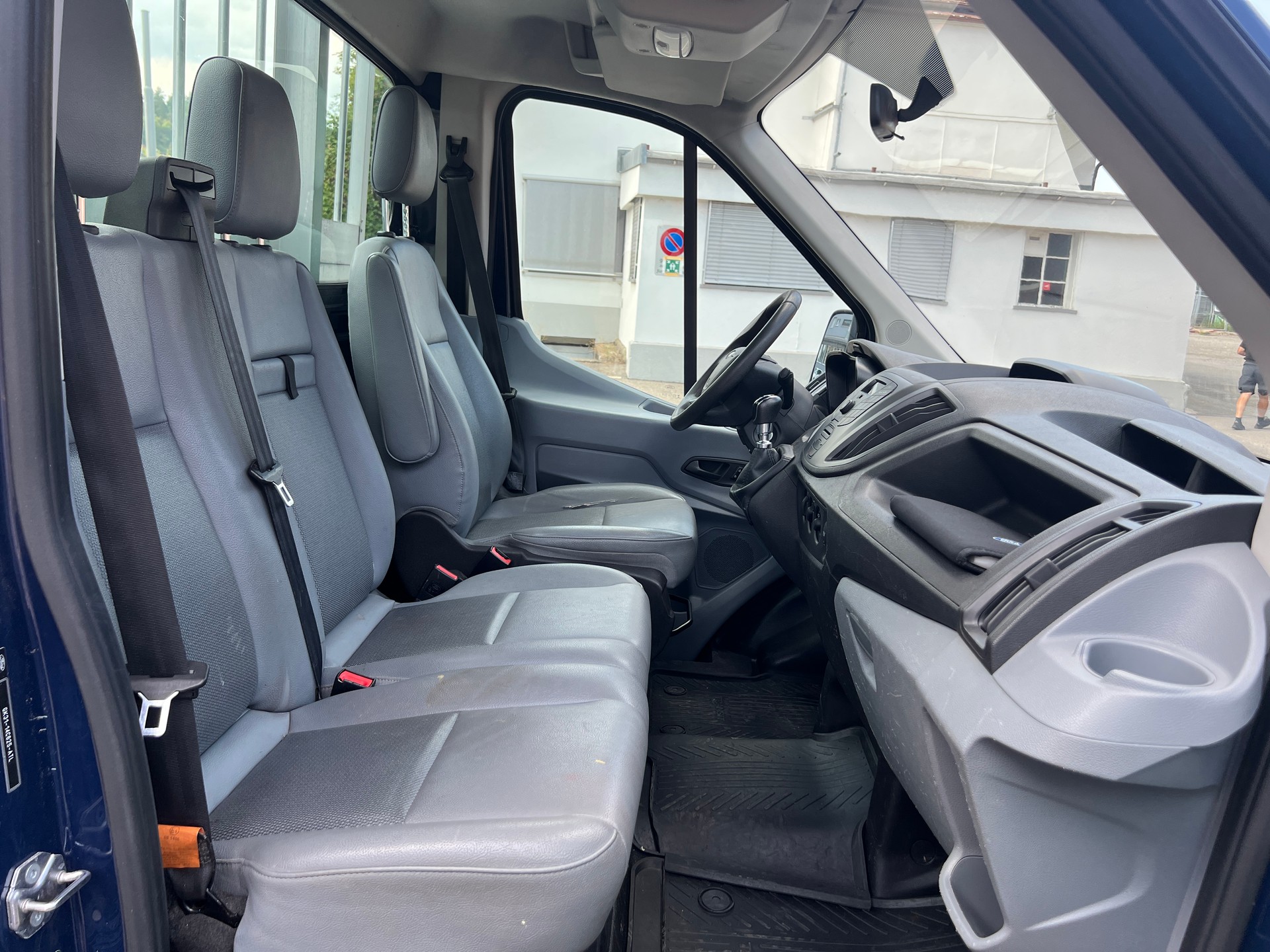 FORD Transit 350 L2 Trend 2.0 TDCi 130 FWD-image-8