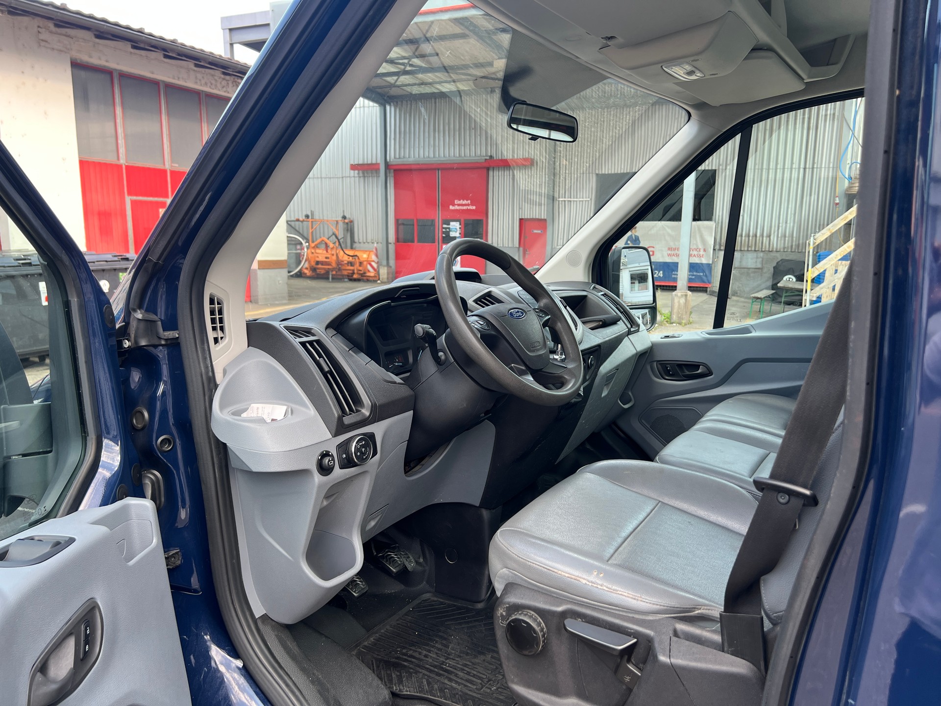 FORD Transit 350 L2 Trend 2.0 TDCi 130 FWD-image-5