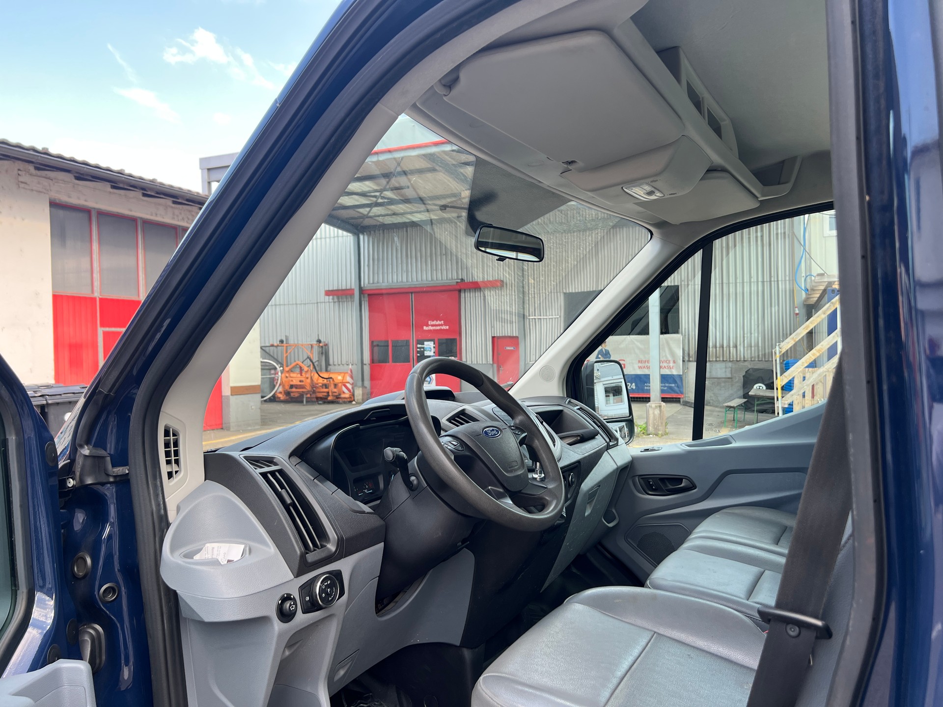 FORD Transit 350 L2 Trend 2.0 TDCi 130 FWD-image-6