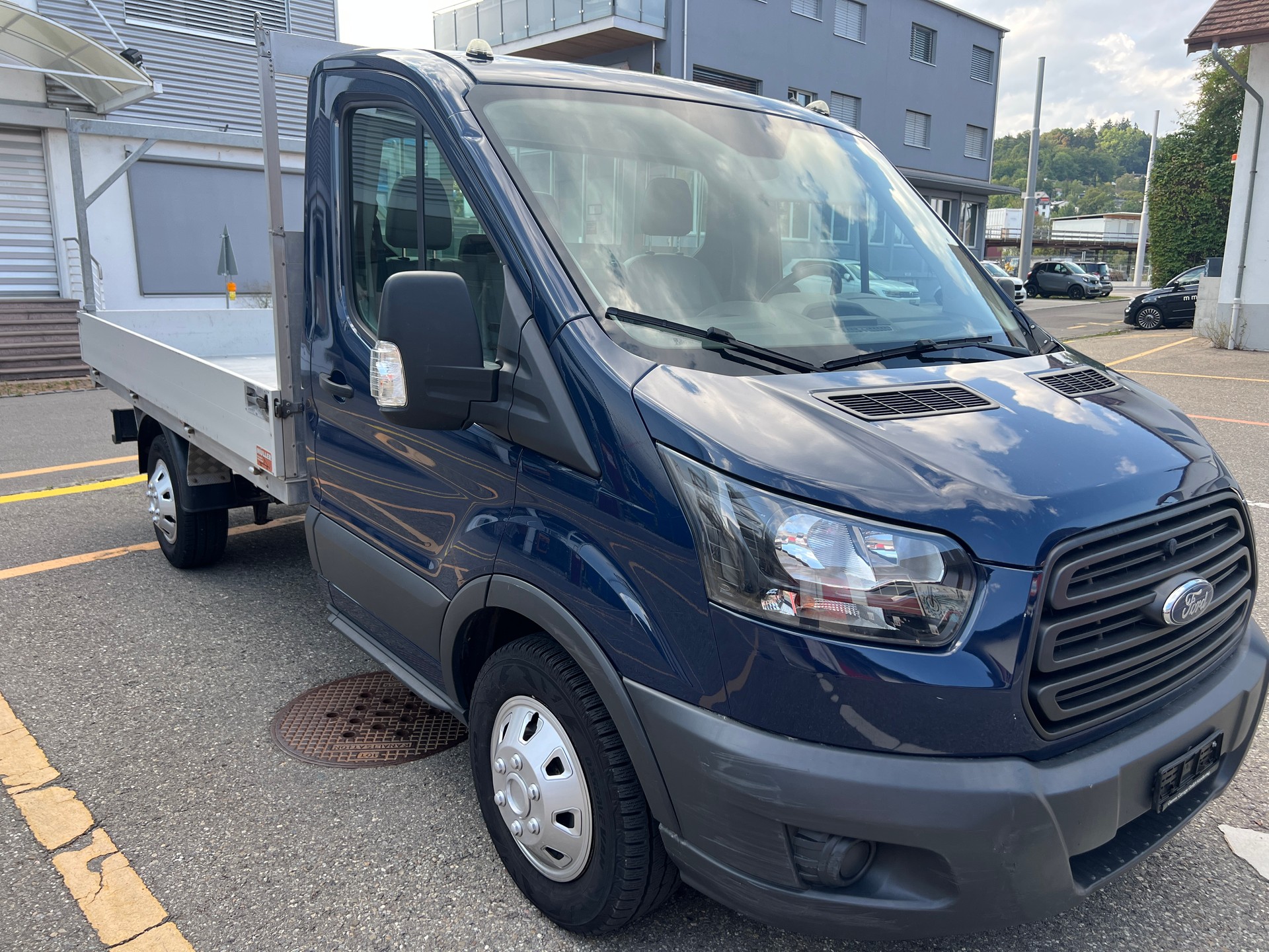 FORD Transit 350 L2 Trend 2.0 TDCi 130 FWD-image-1