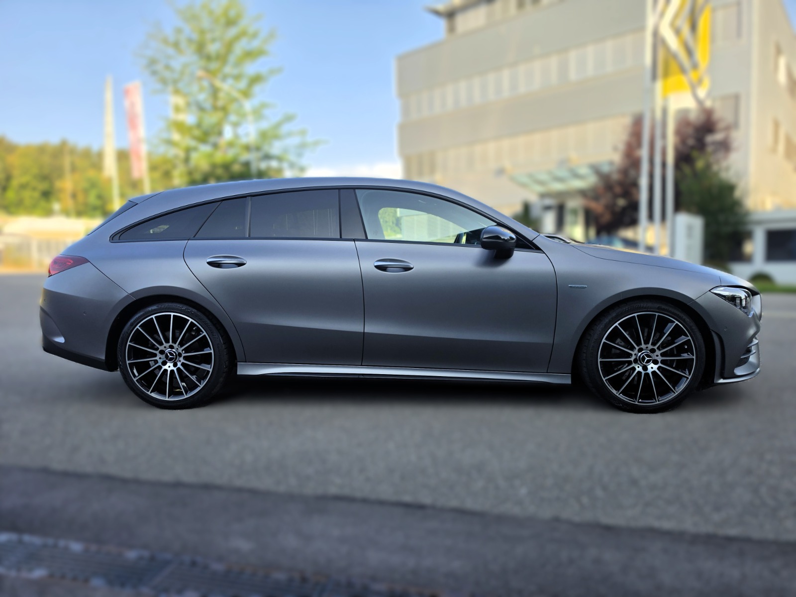 MERCEDES-BENZ CLA Shooting Brake 220 d 4Matic AMG Line-image-5