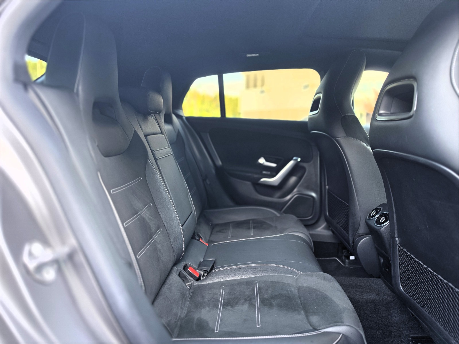 MERCEDES-BENZ CLA Shooting Brake 220 d 4Matic AMG Line-image-14