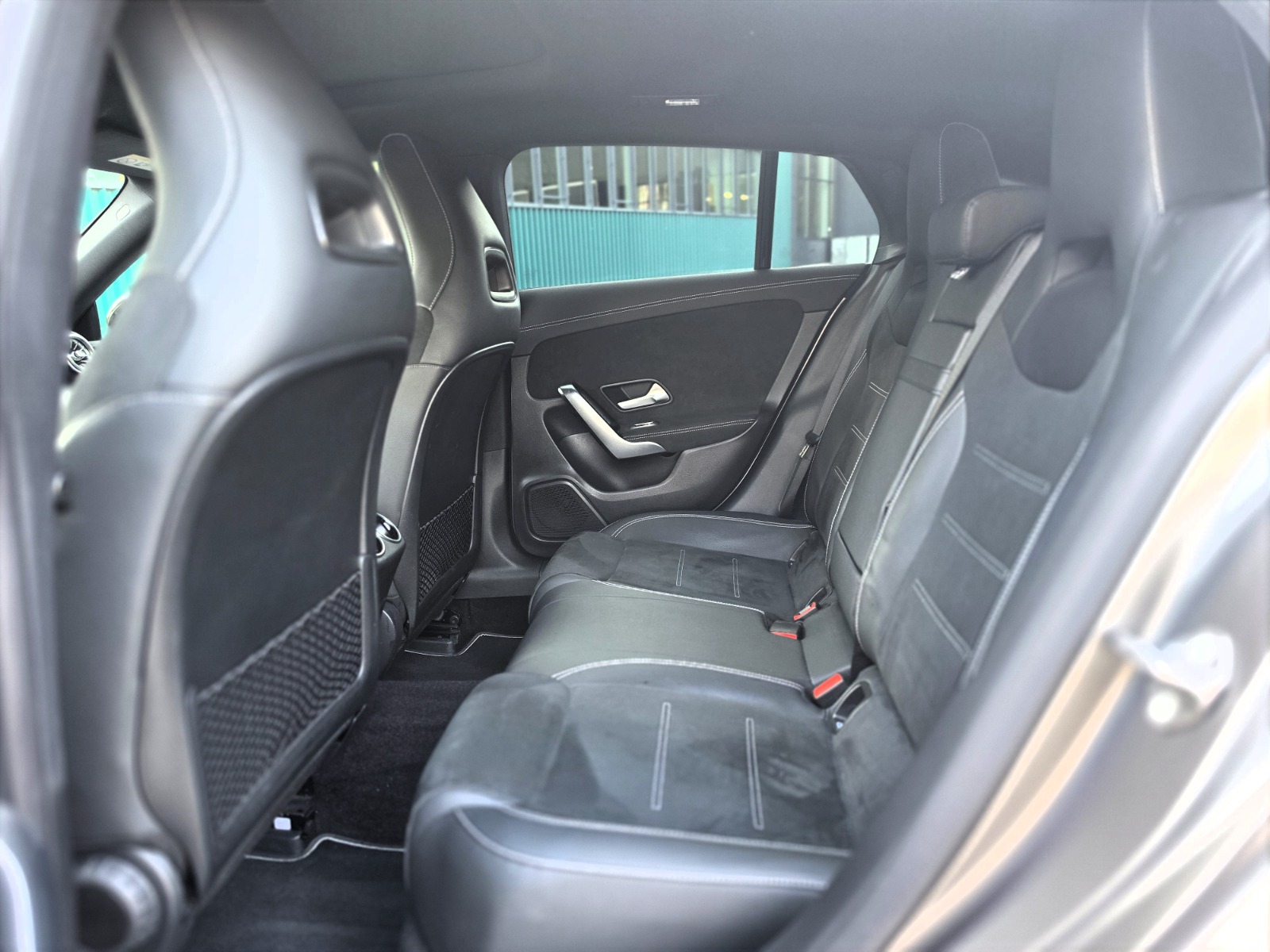 MERCEDES-BENZ CLA Shooting Brake 220 d 4Matic AMG Line-image-12