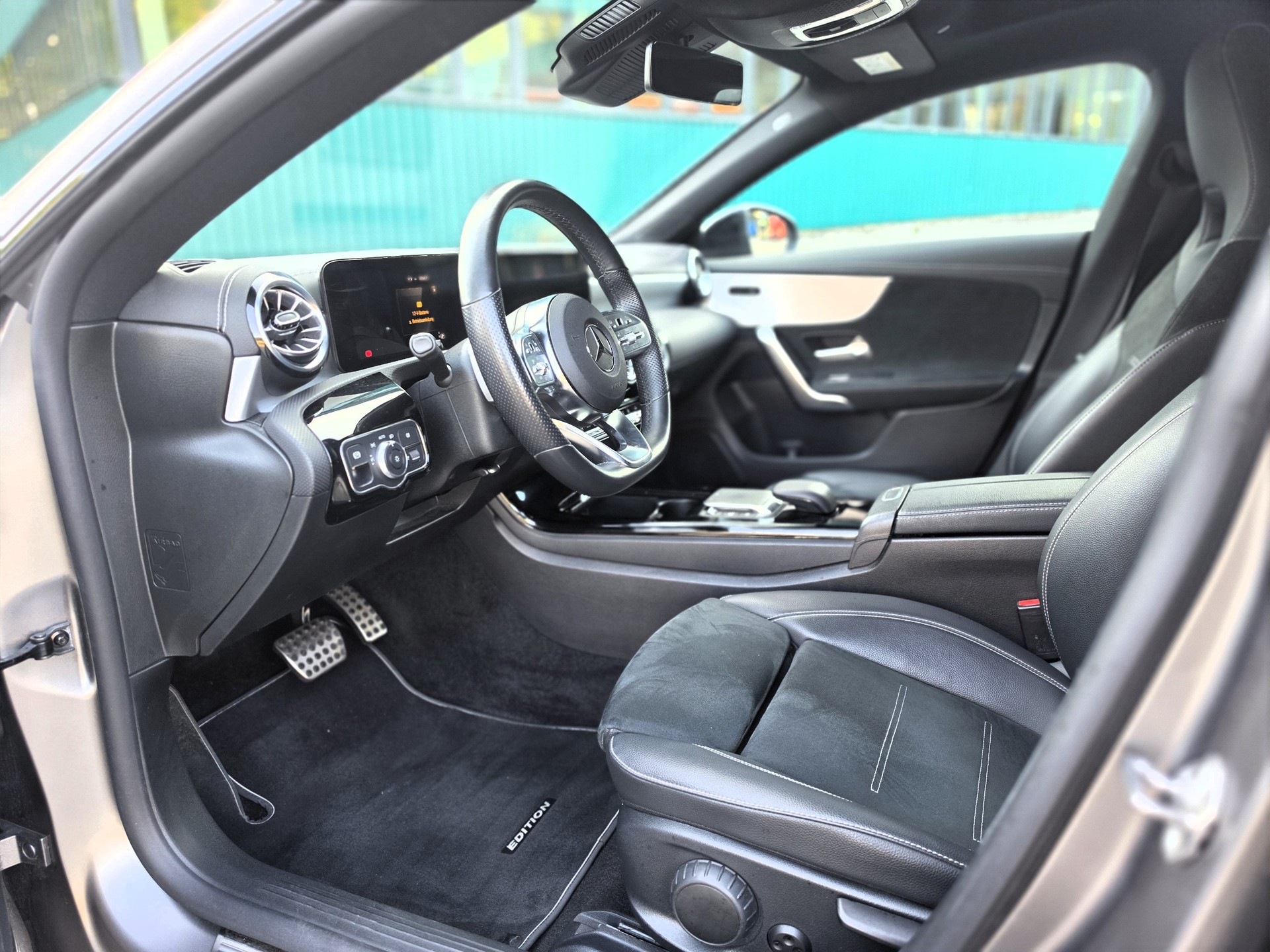 MERCEDES-BENZ CLA Shooting Brake 220 d 4Matic AMG Line-image-9