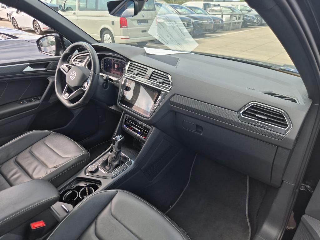 VW Tiguan 2.0 TDI SCR R-Line 4Motion DSG / Vollausstattung / Panorama-image-2