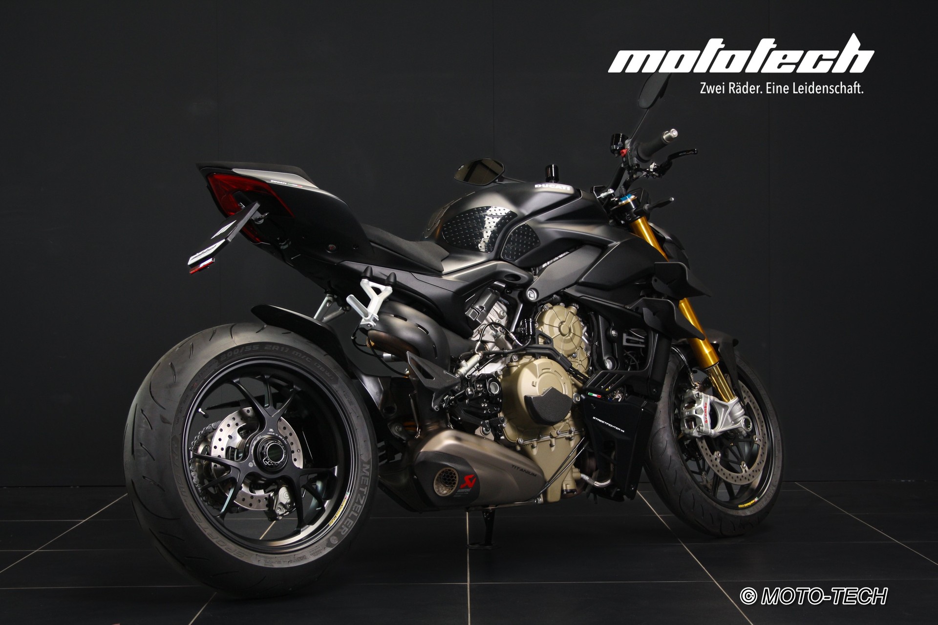 DUCATI Streetfighter V4 S SPECIALE AKRAPOVIC-showroom-element-2