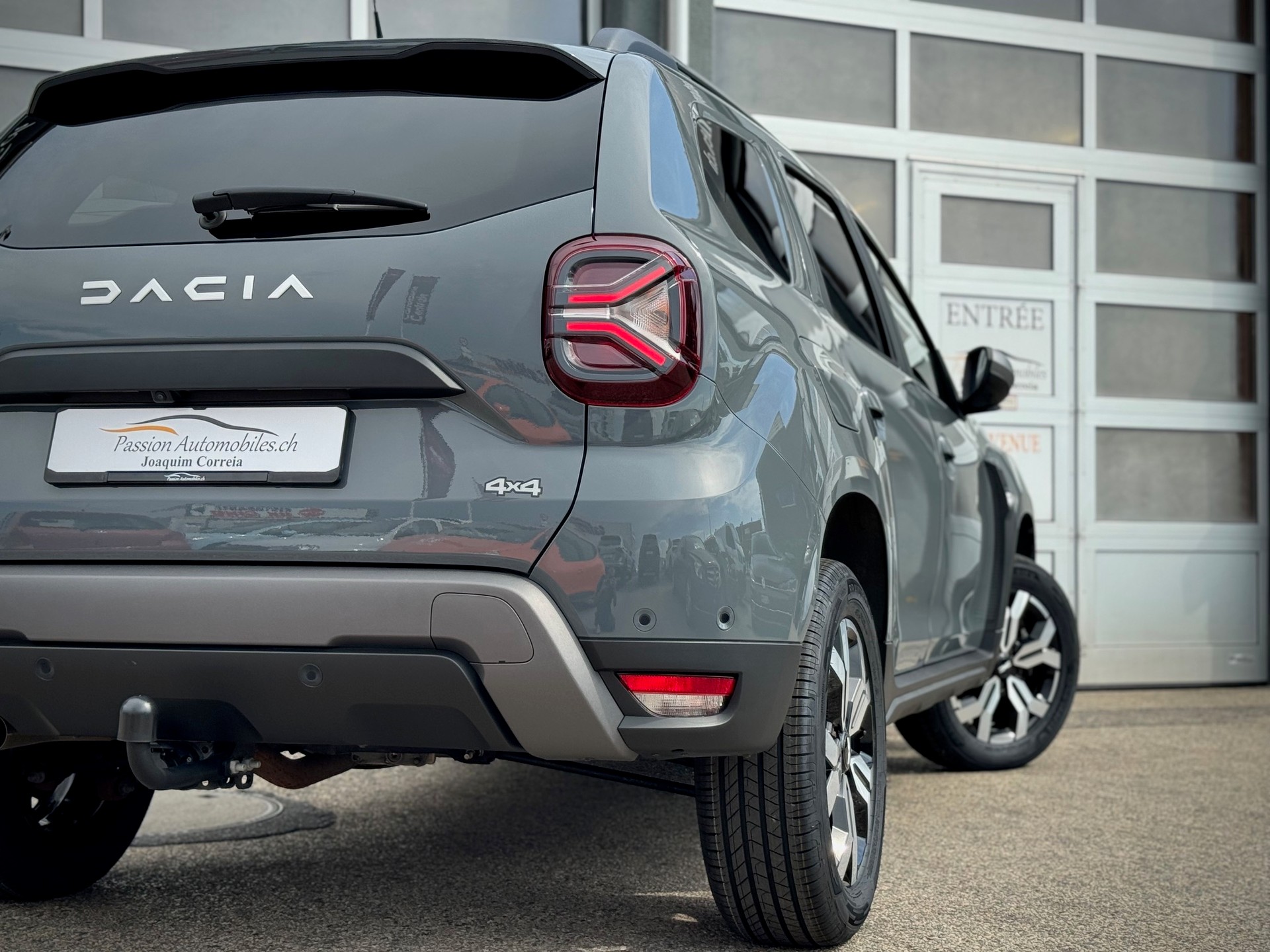 DACIA Duster TCe 150 Expression 4x4 - Véhicule Suisse (CH)-image-5