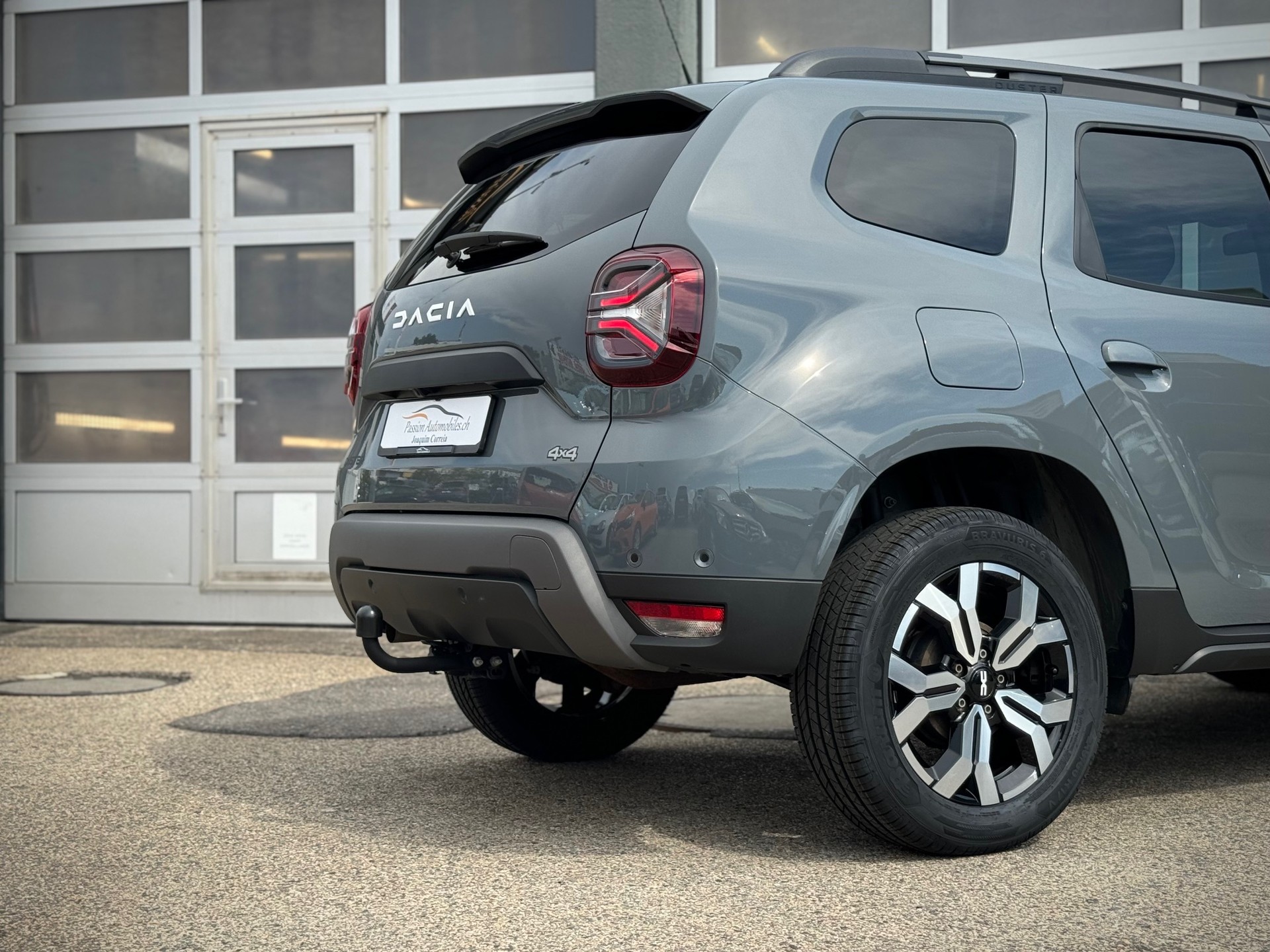 DACIA Duster TCe 150 Expression 4x4 - Véhicule Suisse (CH)-image-3