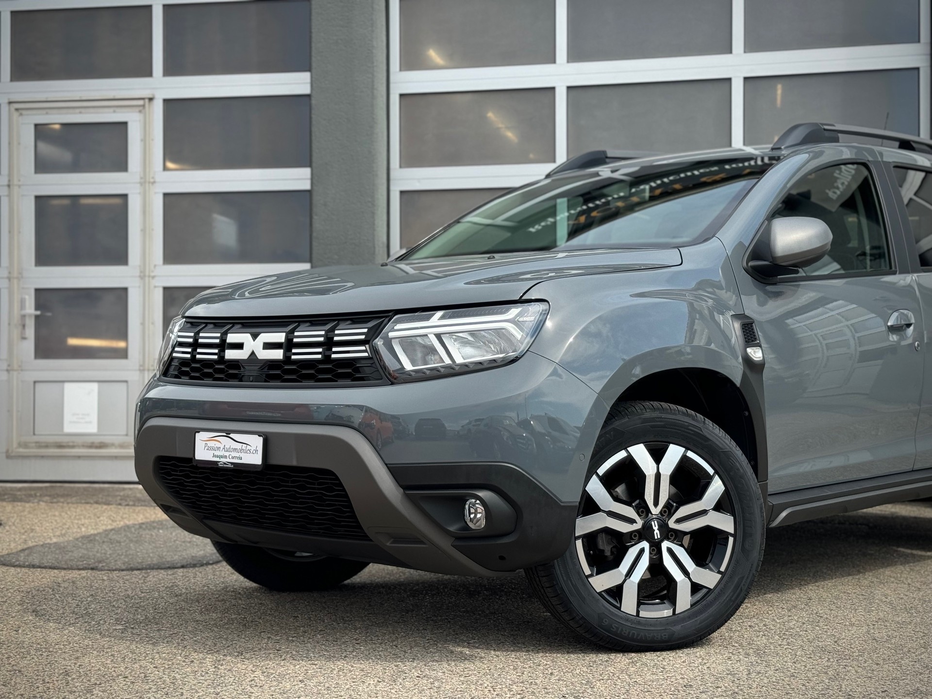 DACIA Duster TCe 150 Expression 4x4 - Véhicule Suisse (CH)-image-2