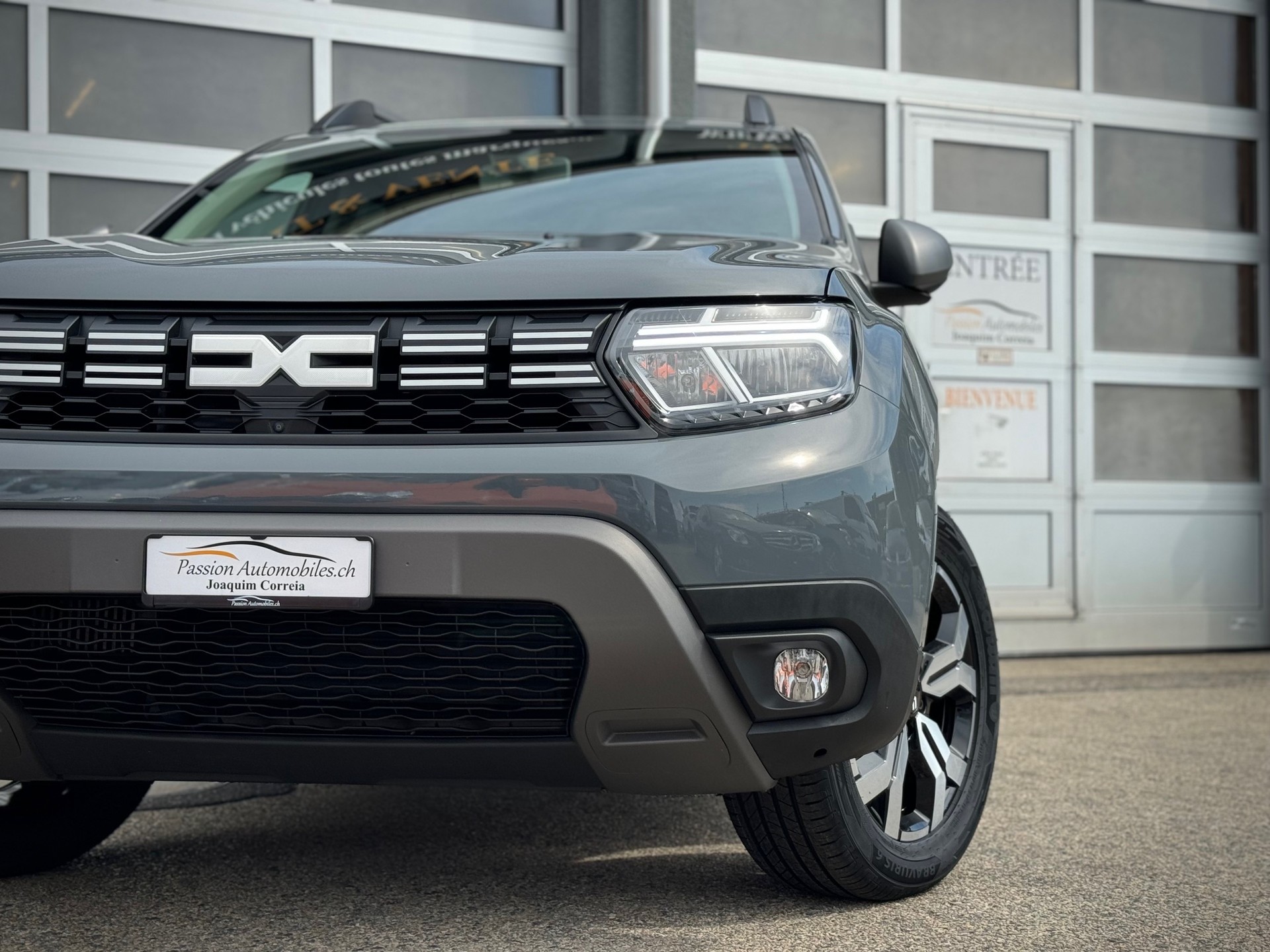 DACIA Duster TCe 150 Expression 4x4 - Véhicule Suisse (CH)-image-4