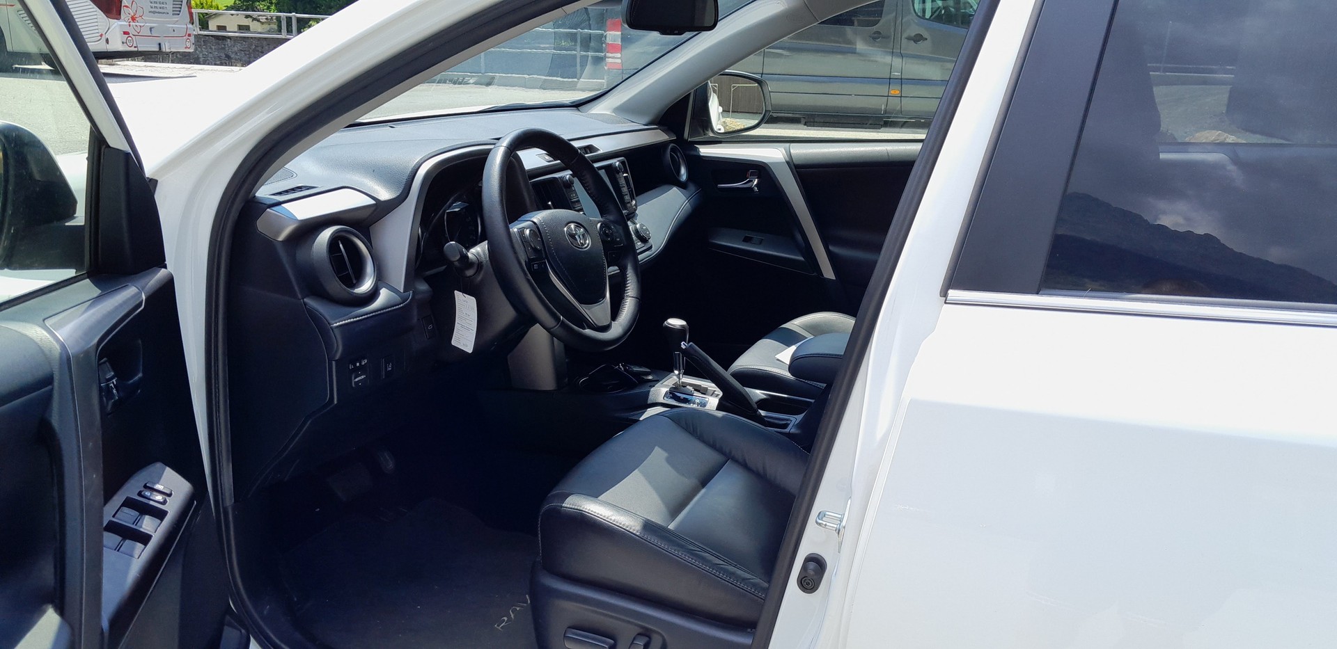 TOYOTA RAV-4 2.5 HSD Sol Premium e-CVT-image-8