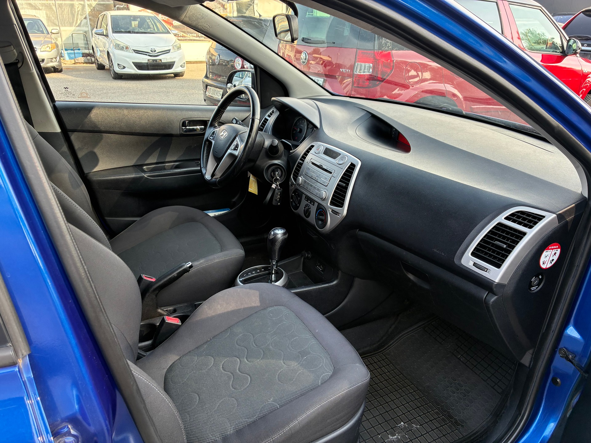 HYUNDAI i20 1.4 Style Automatic-image-8