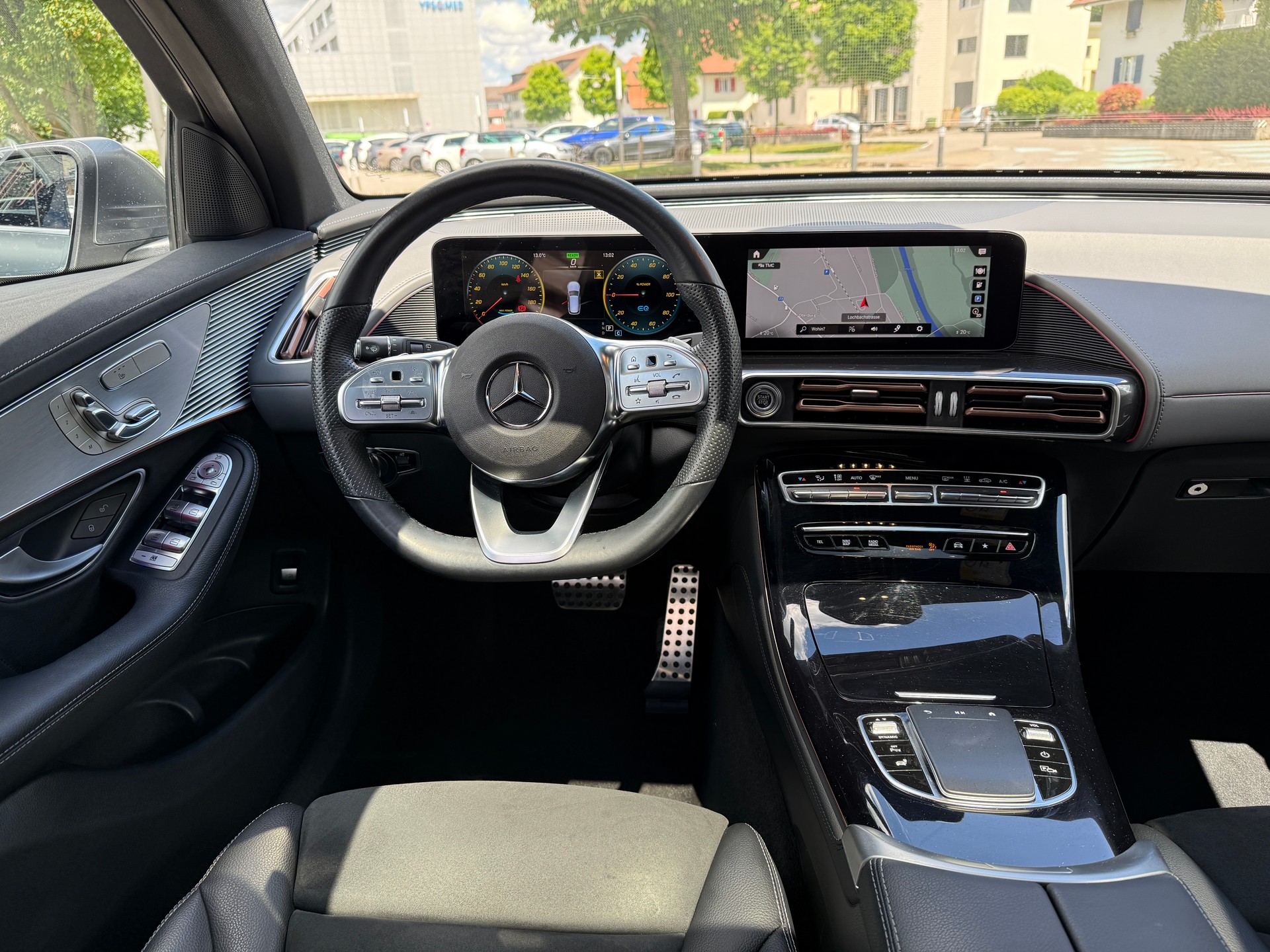 MERCEDES-BENZ EQC 400 AMG Line 4matic-image-4