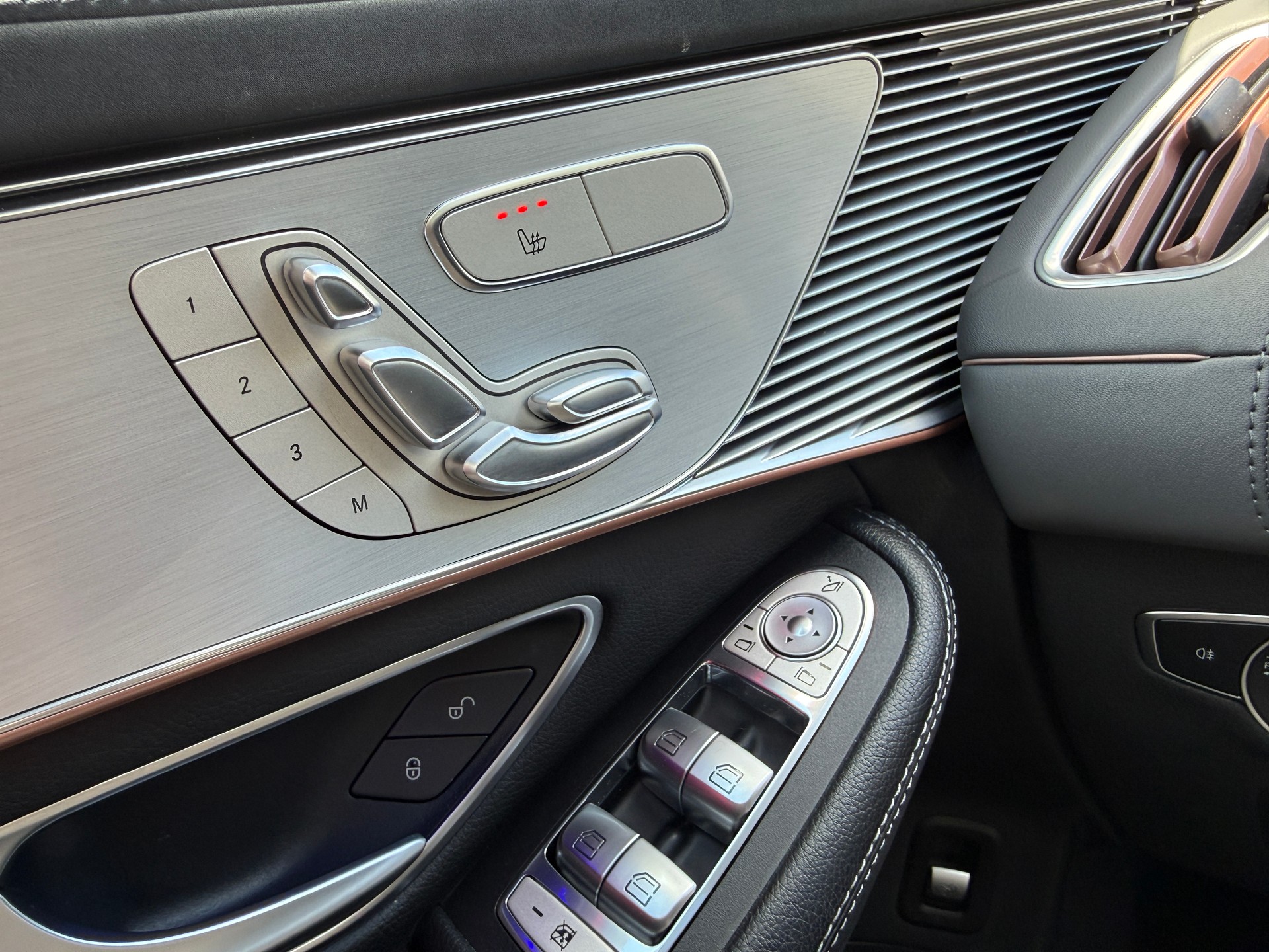 MERCEDES-BENZ EQC 400 AMG Line 4matic-image-12