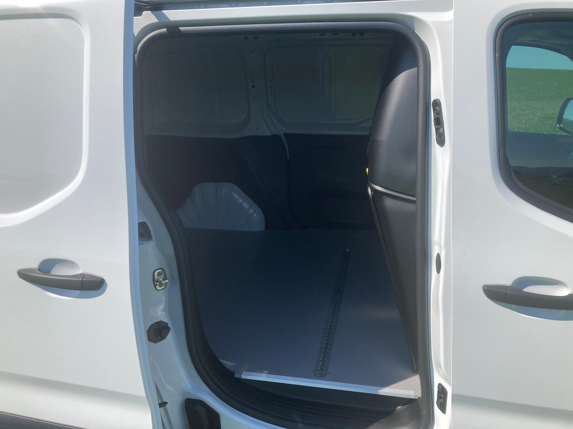 CITROEN Berlingo Van 1.5 Blue HDi 130 s/s 4x4-image-4