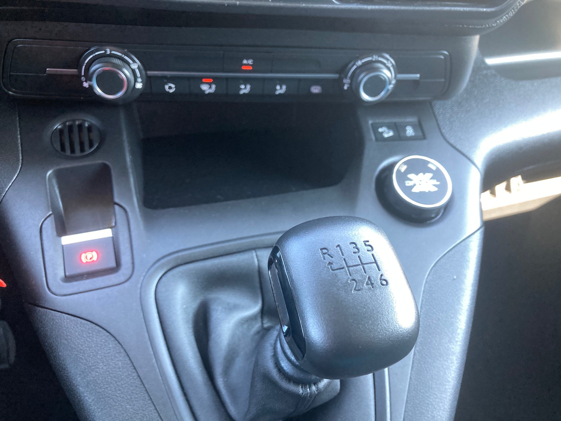 CITROEN Berlingo Van 1.5 Blue HDi 130 s/s 4x4-image-10