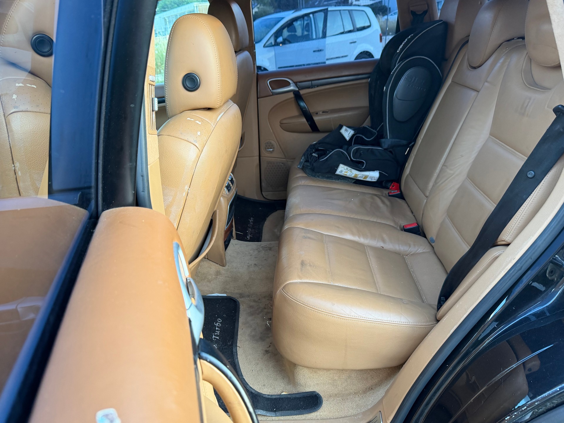 PORSCHE Cayenne Turbo-image-10